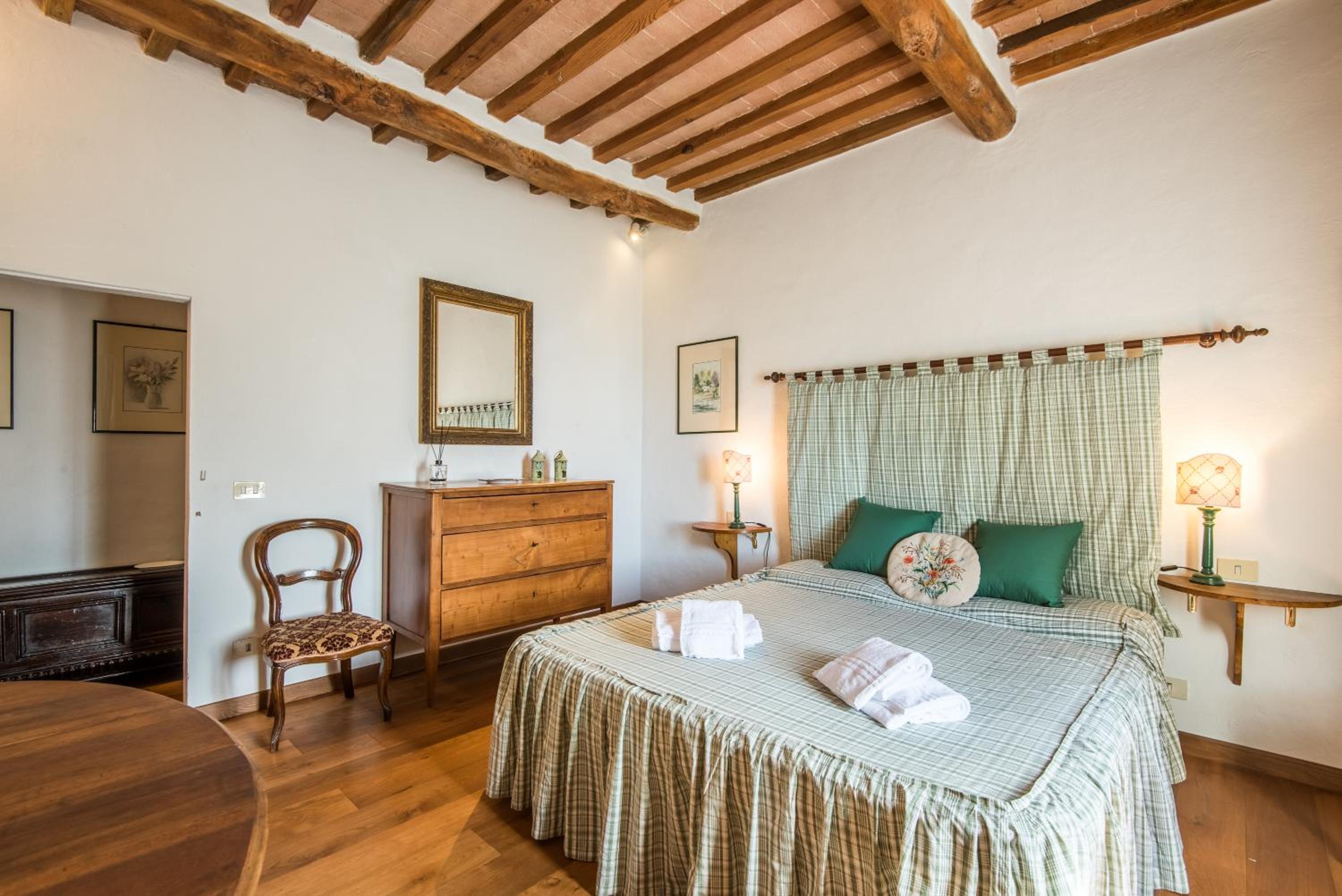 Two-Bedroom Deluxe Apartment with Garden View photo 2