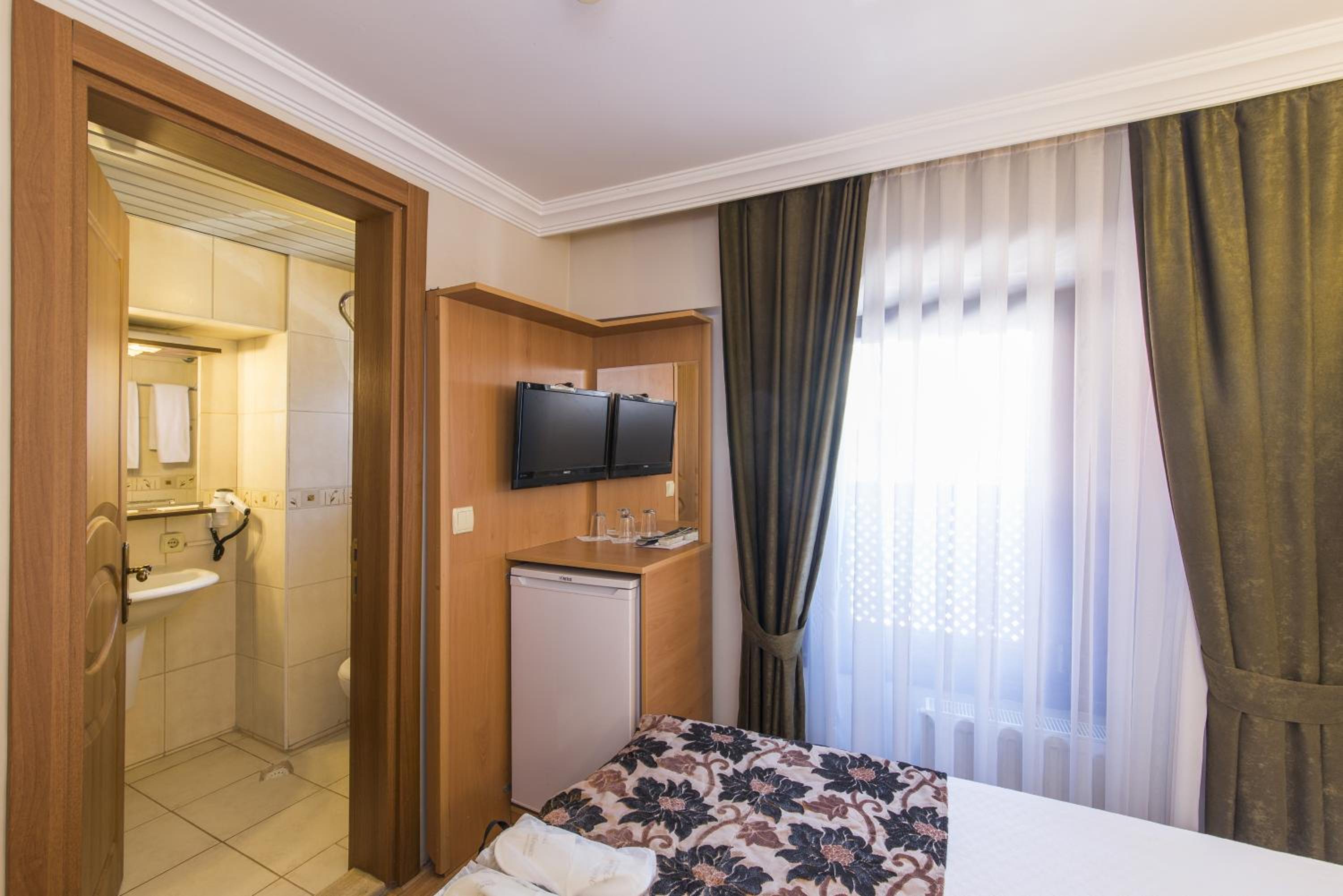 Economy Double Room photo 1