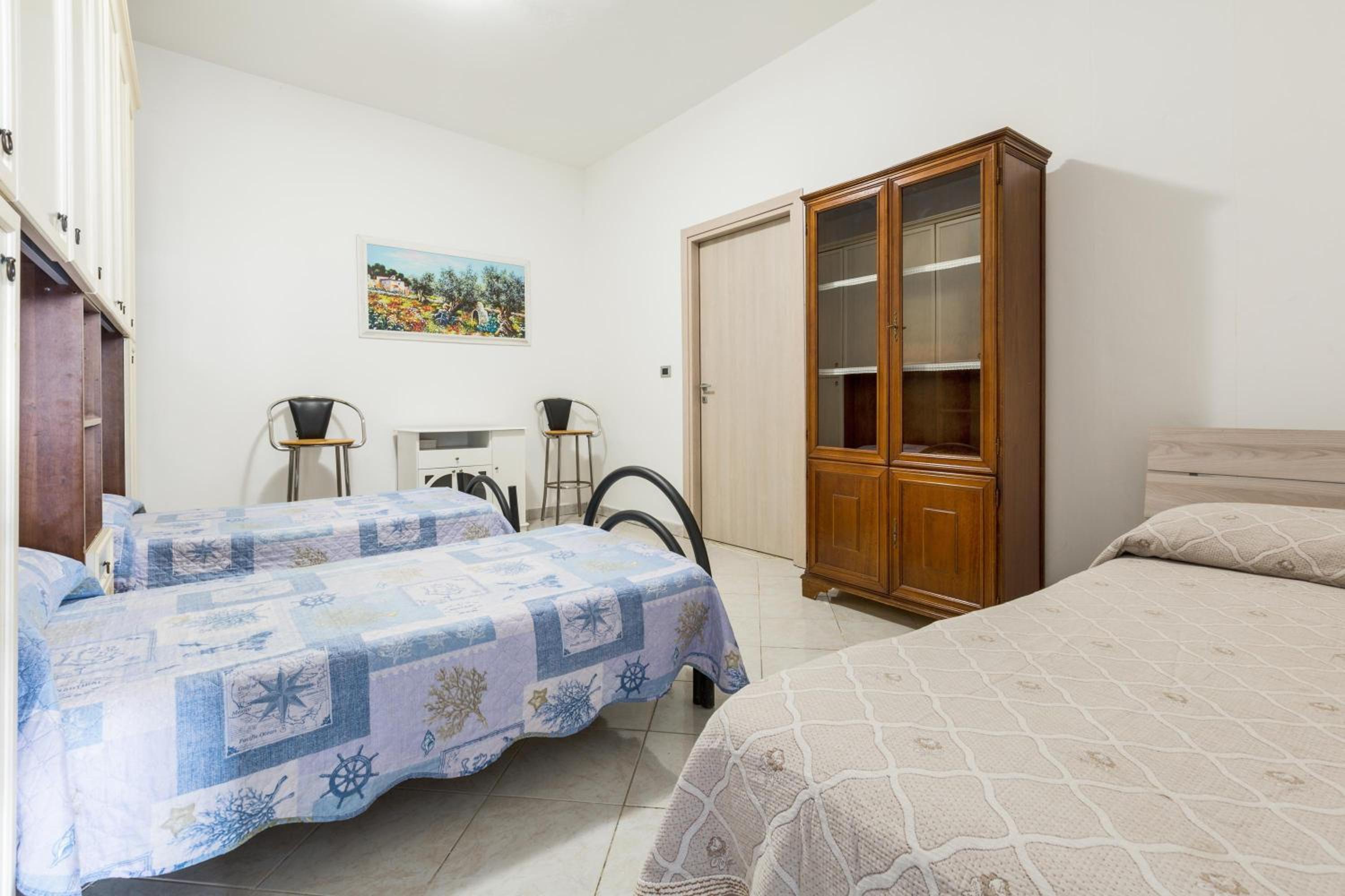  Apartment  - Semi Basement photo 2