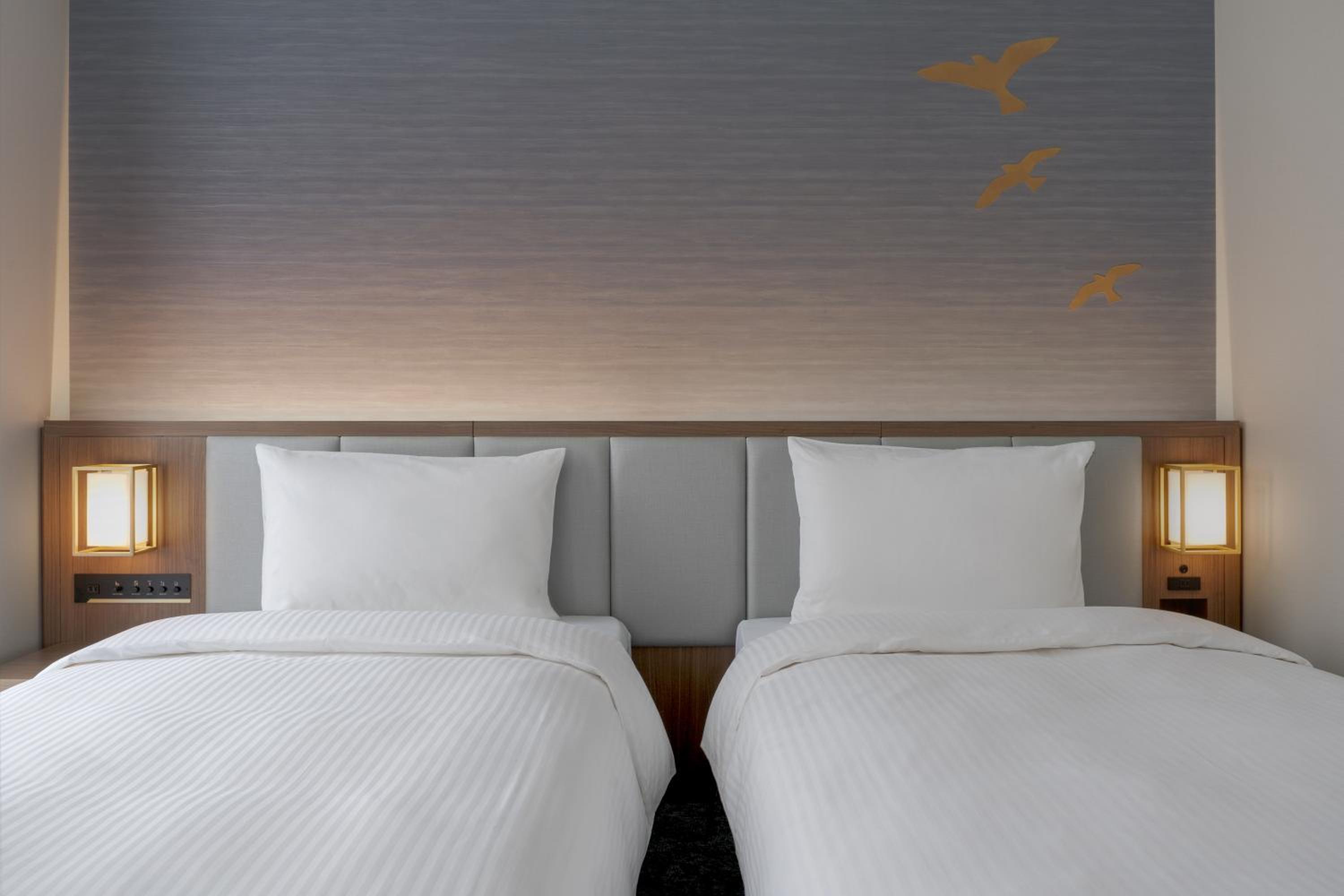 Deluxe Wide Twin Room