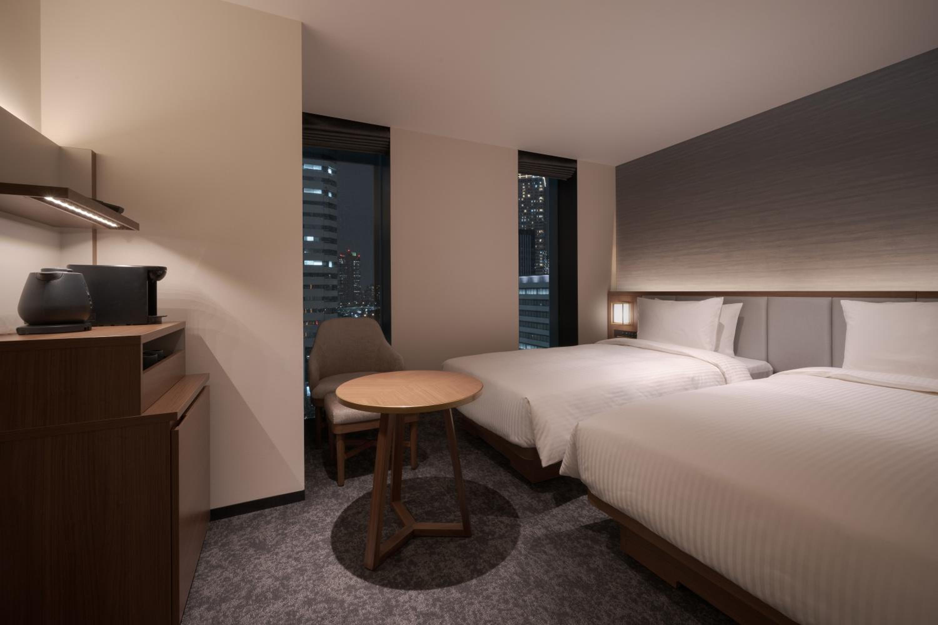Deluxe Wide Twin Room thumbnail 6