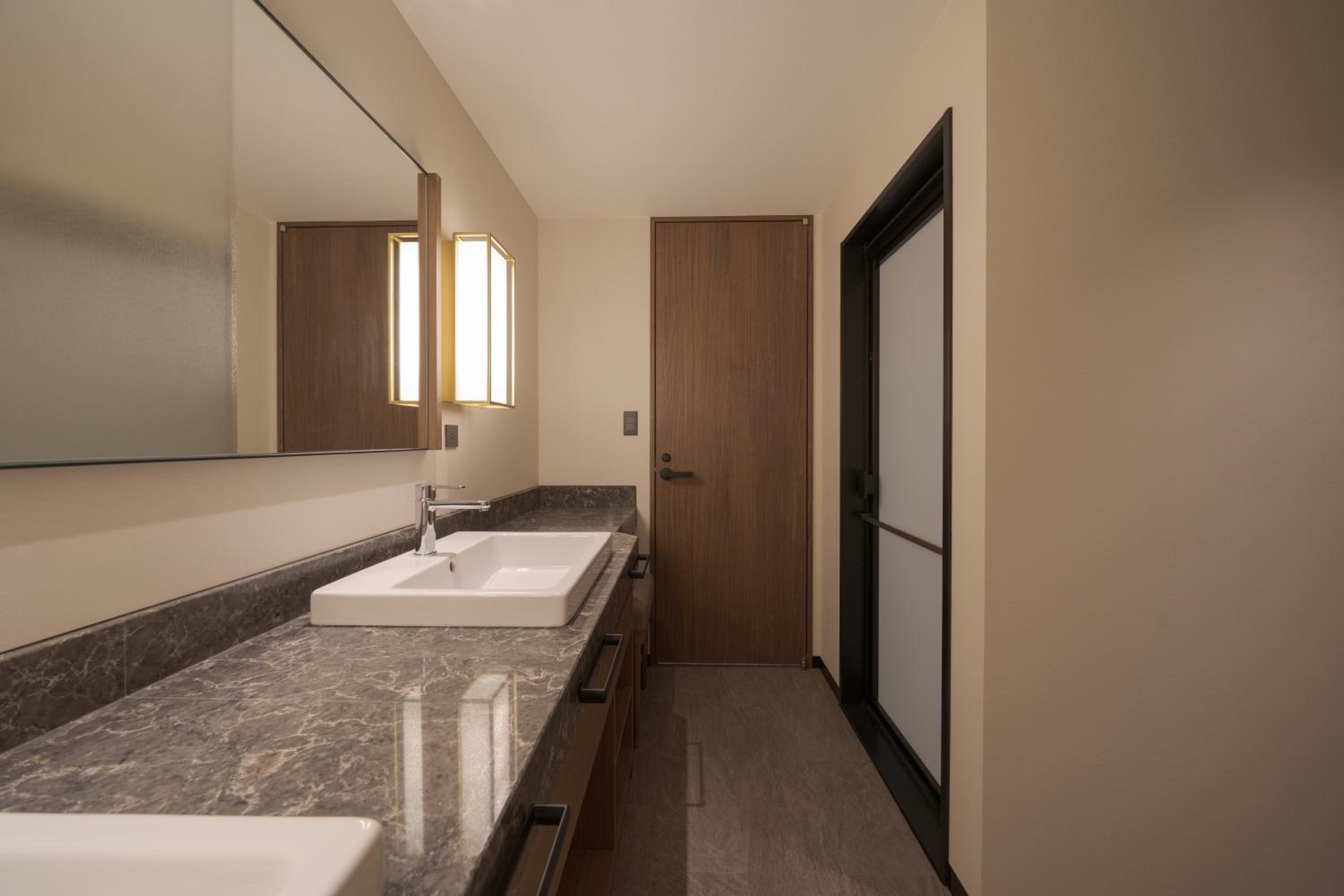 Executive Corner Twin Room thumbnail 5