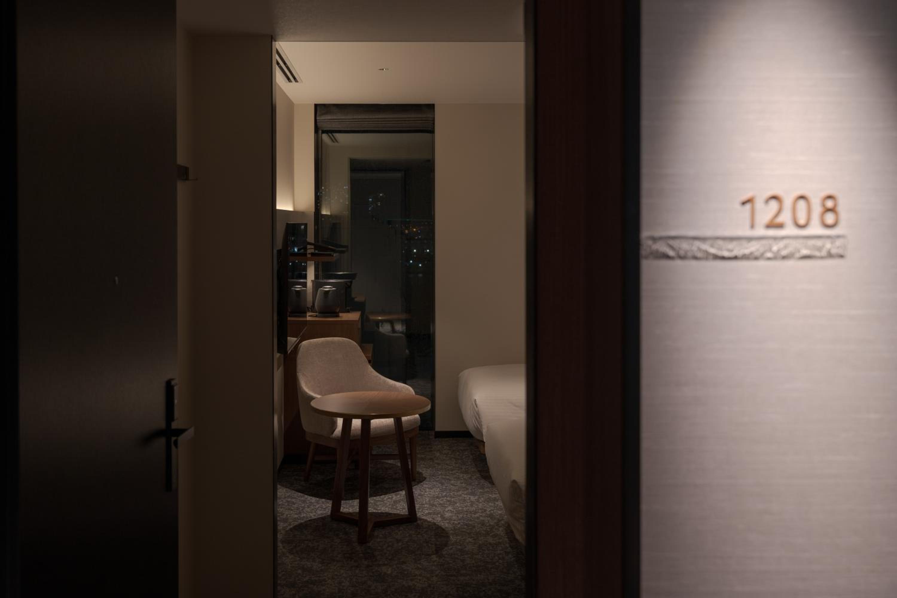 Standard Twin Room thumbnail 5