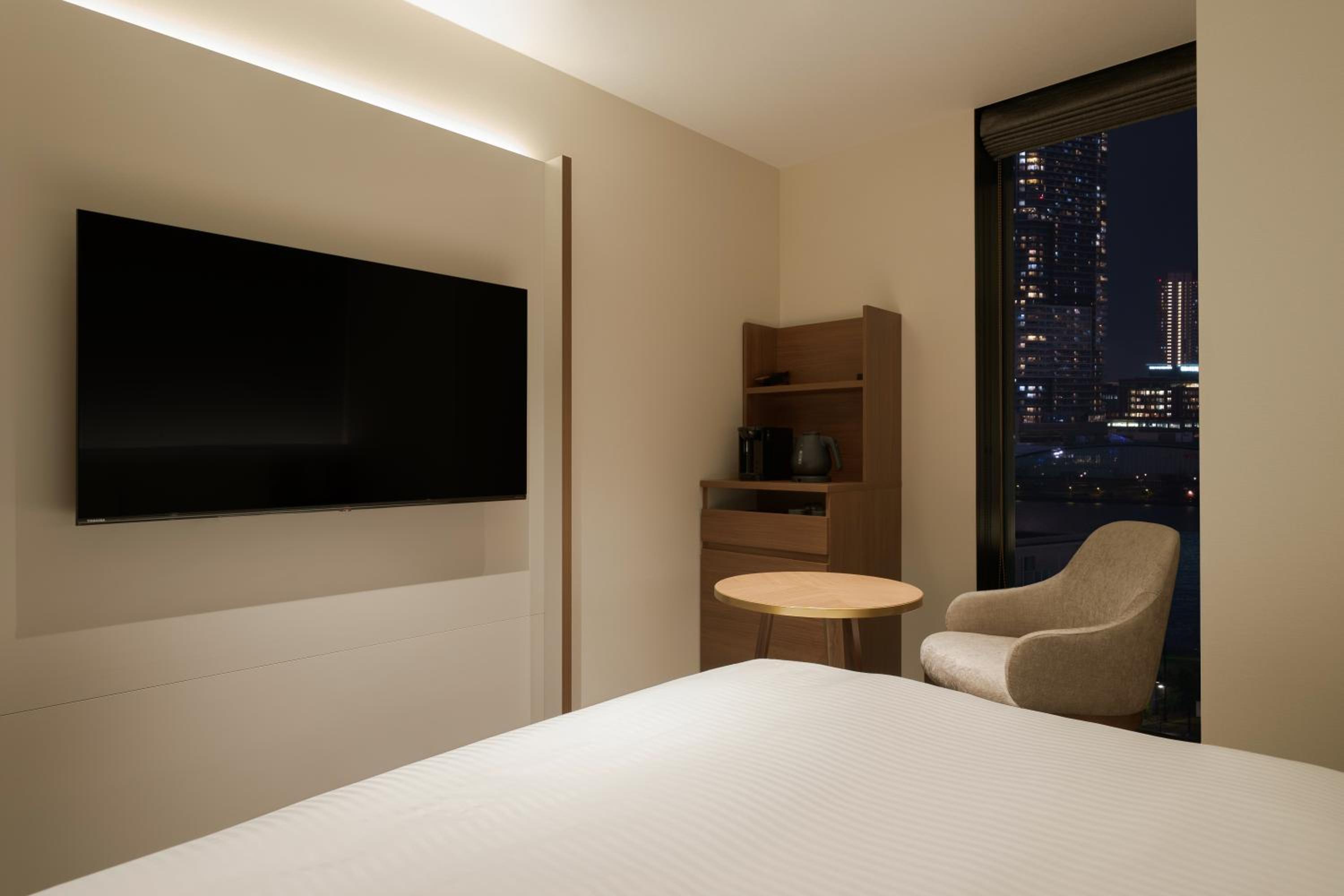 Standard Double Room thumbnail 5