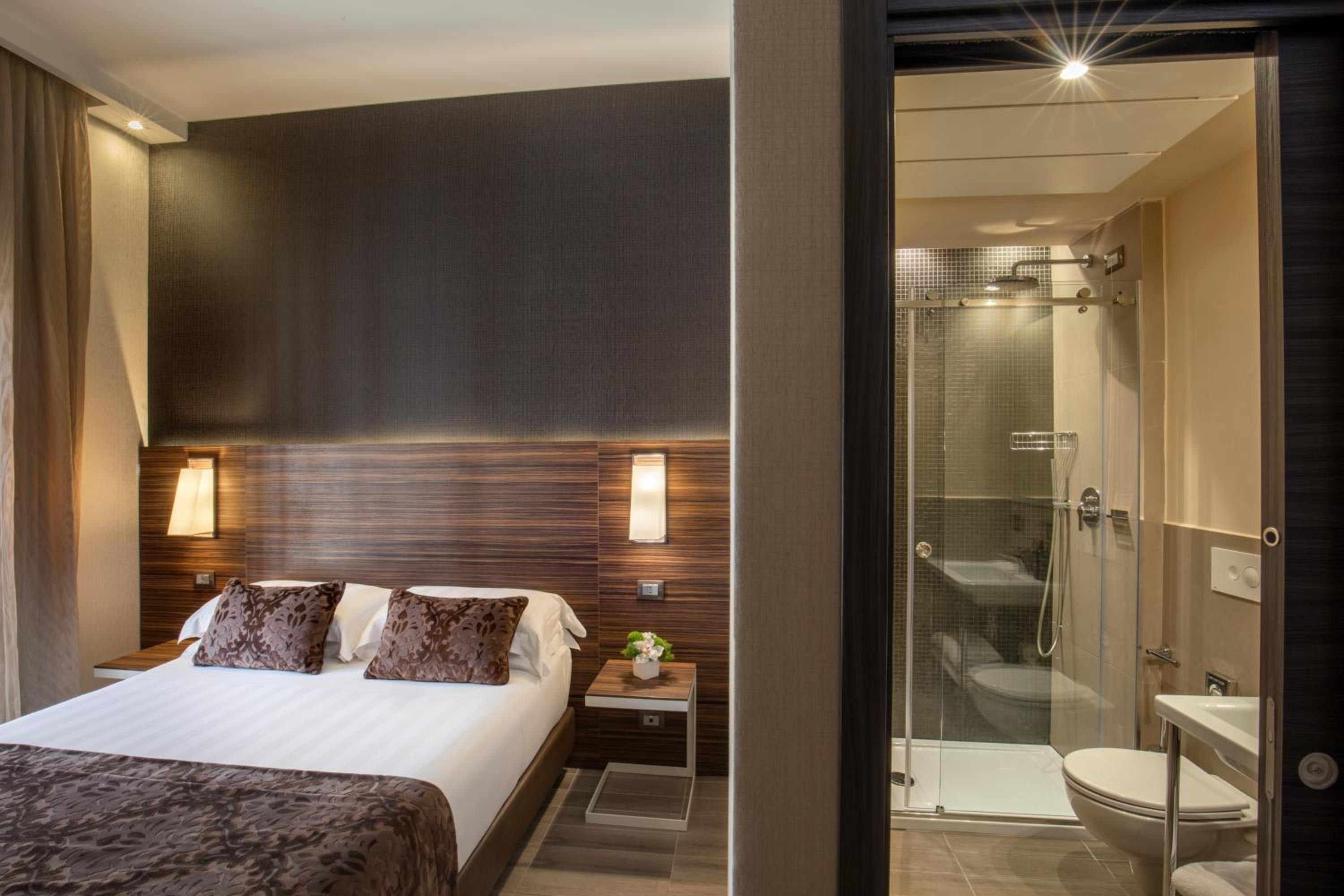Basic Double Room photo 3