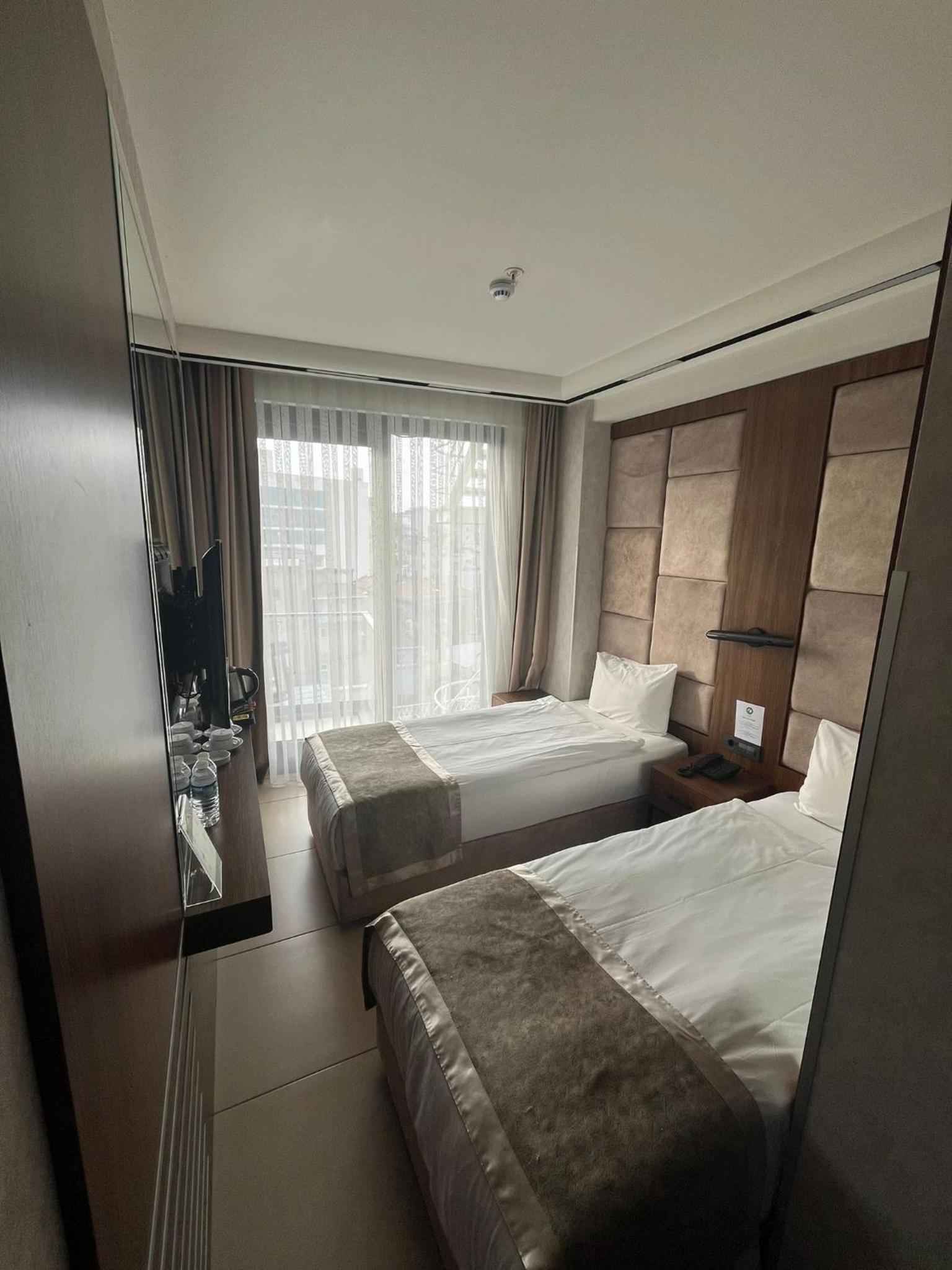 Twin Room with Balcony photo 3