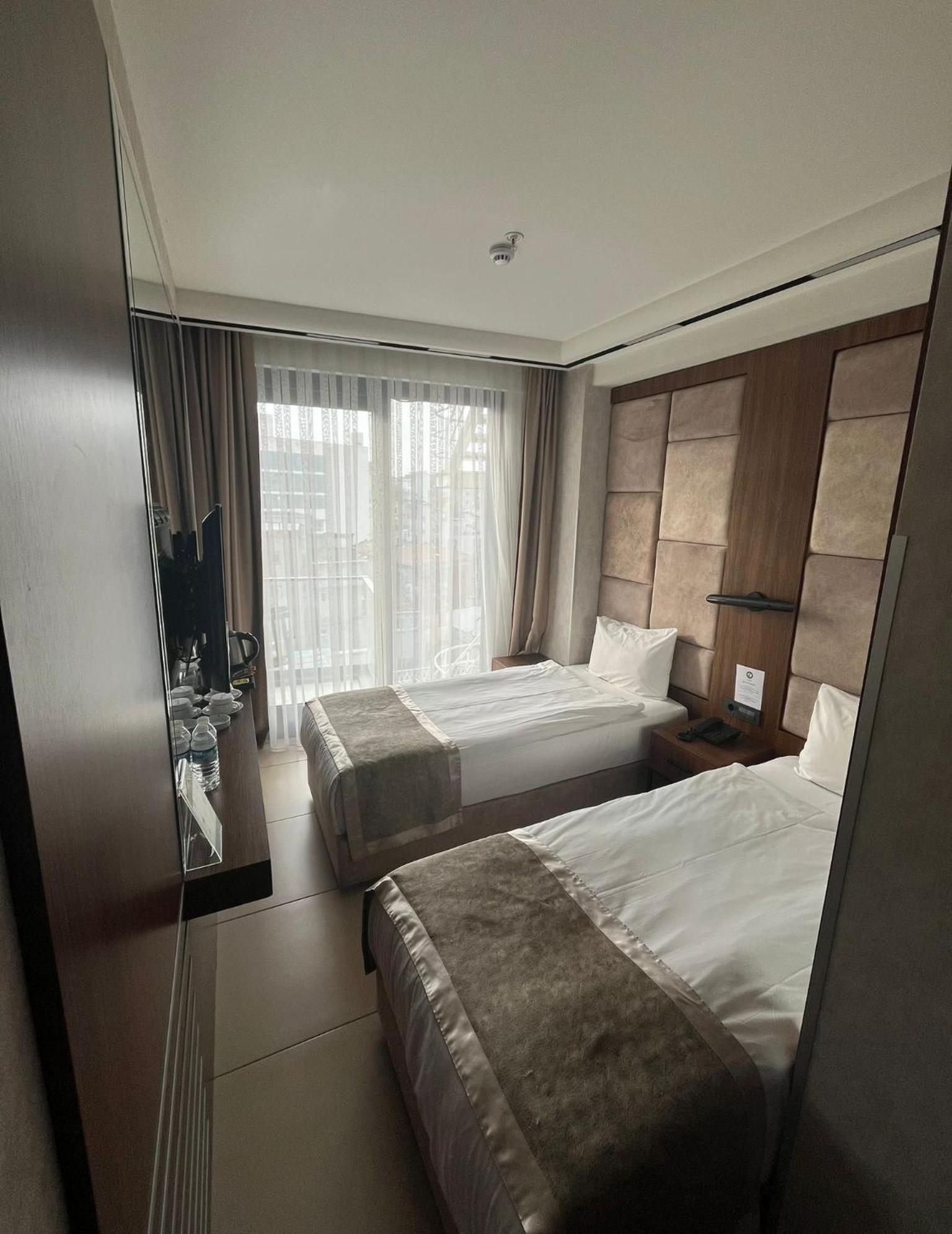 Twin Room with Balcony photo 2