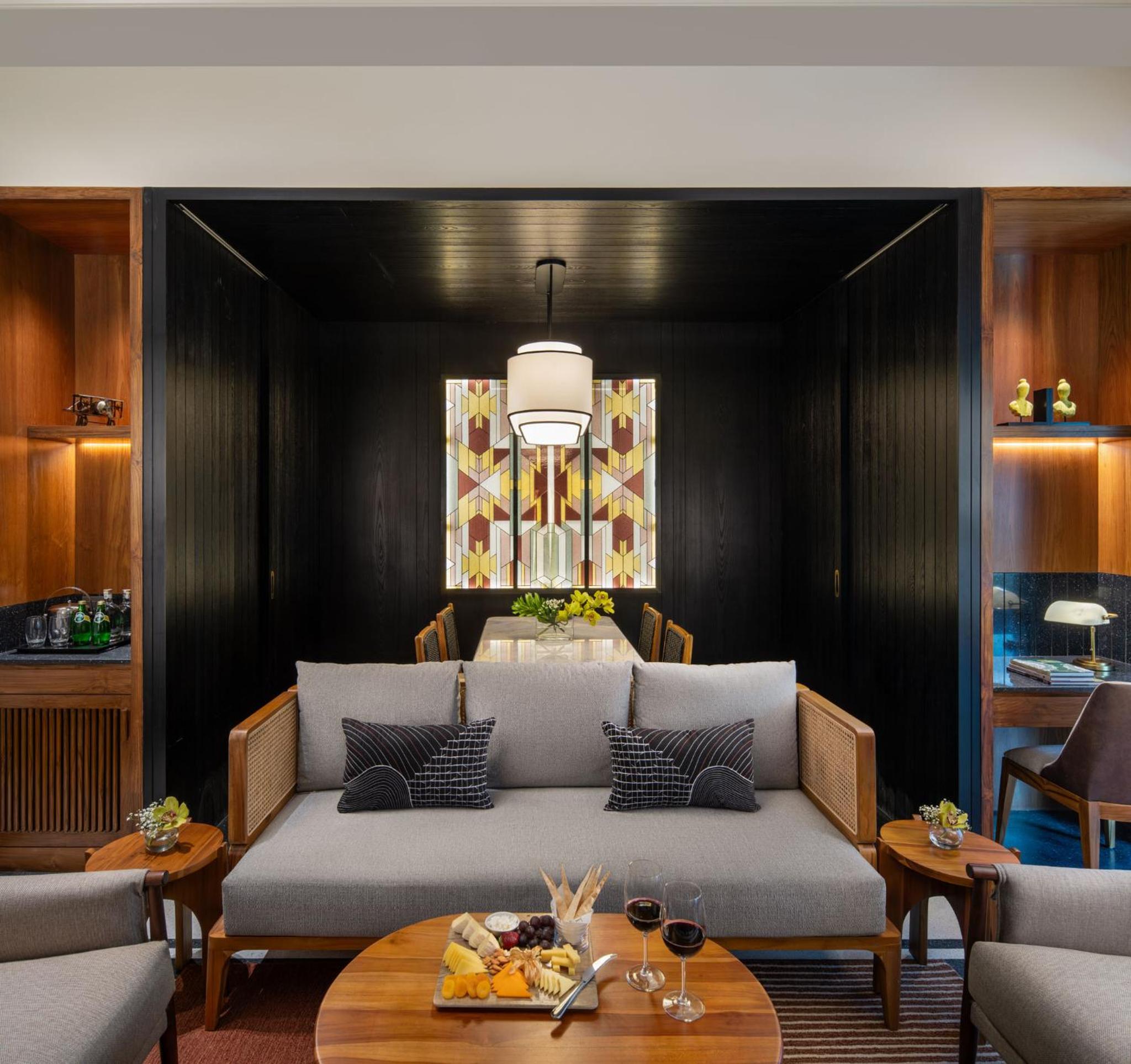 Grand Luxury Suite Lake View with Sit-out