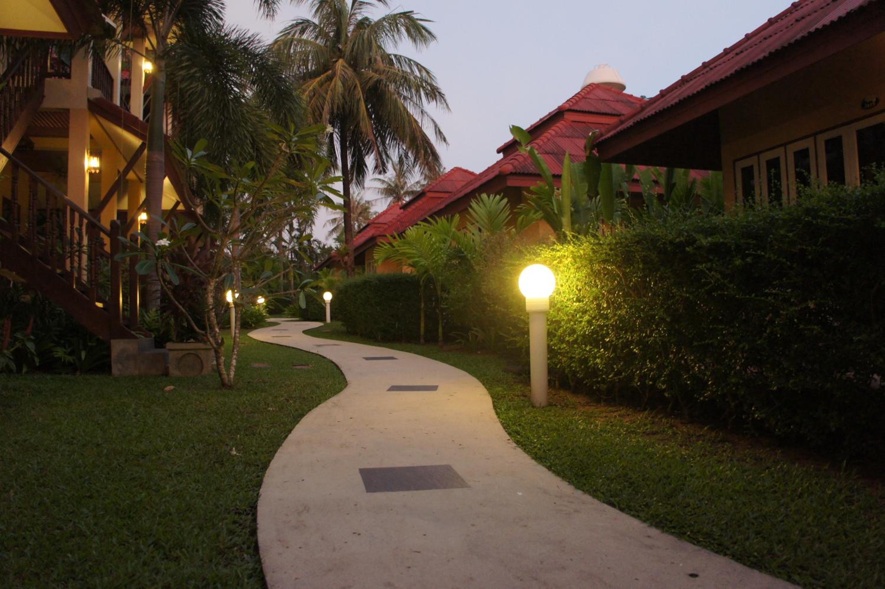 Deluxe Bungalow with Garden View photo 2