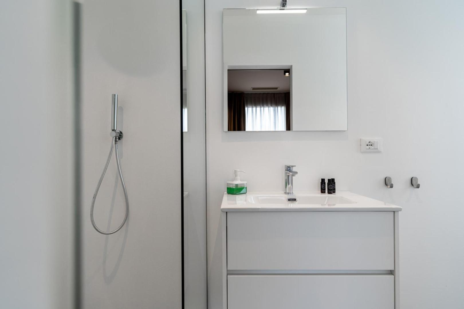 Double Room - Photo 5