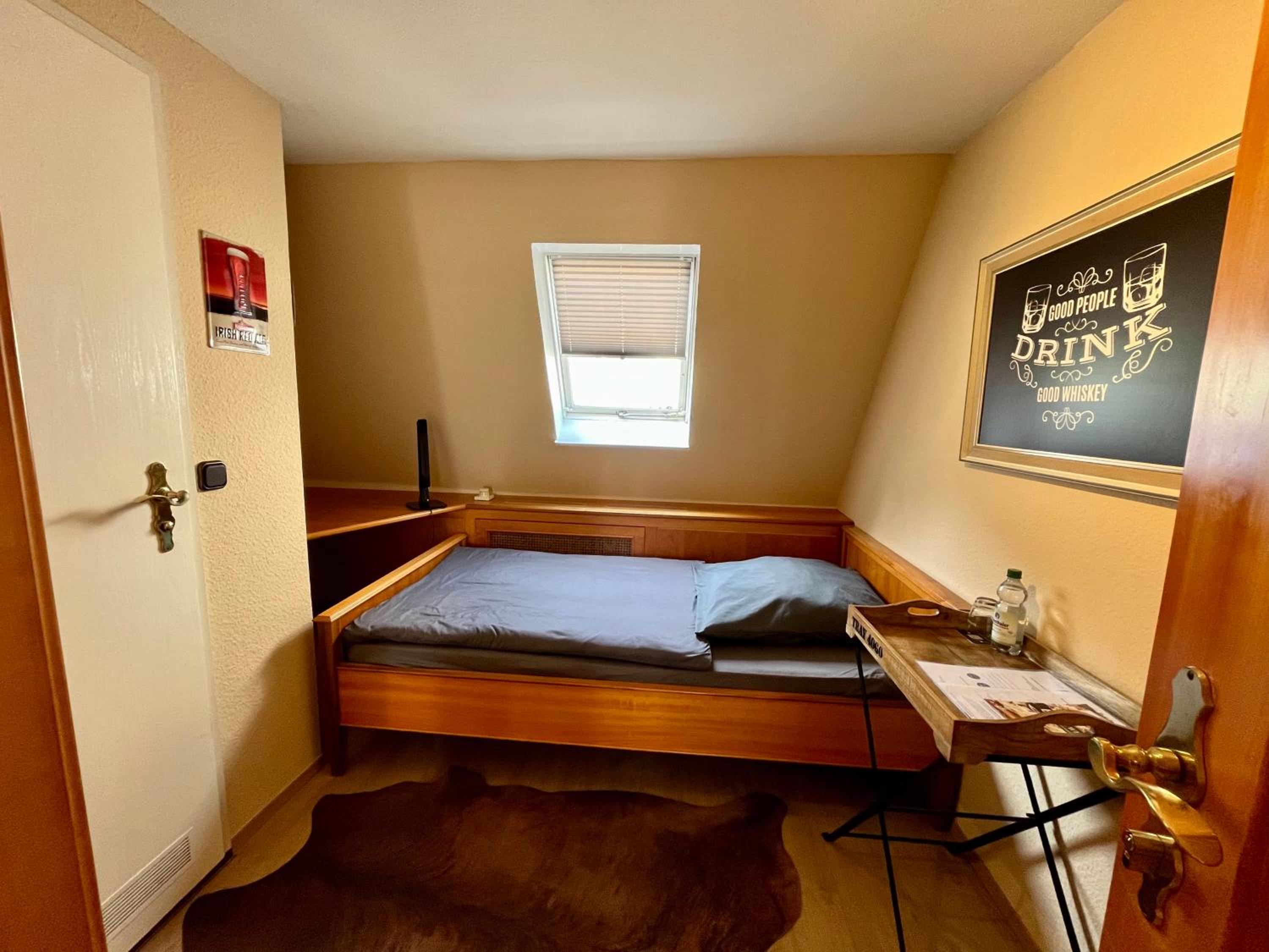 Single Room with Private Bathroom photo 1