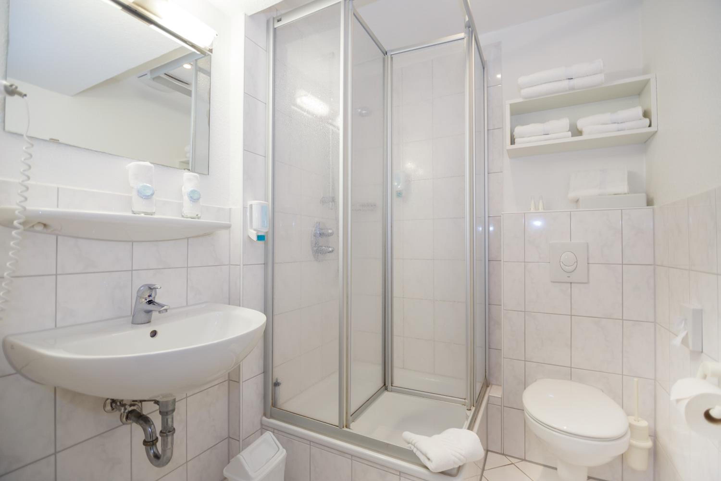 Comfort Triple Room with Shower photo 2