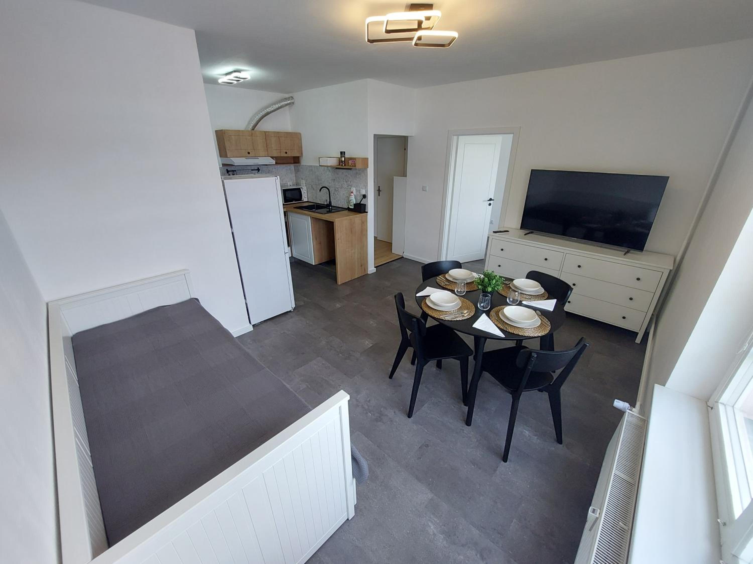 One-Bedroom Apartment photo 1