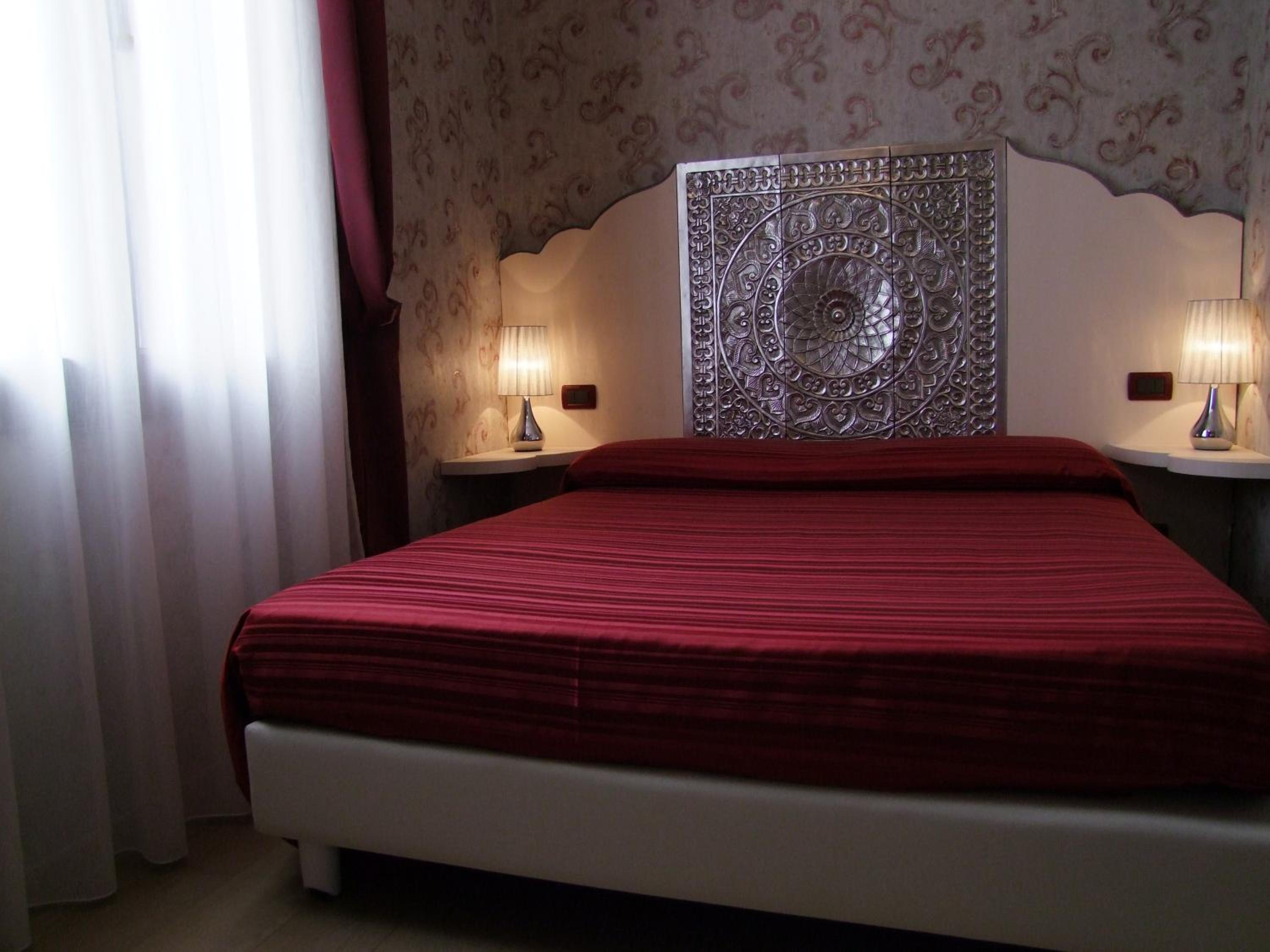 Standard Double Room - Photo 2