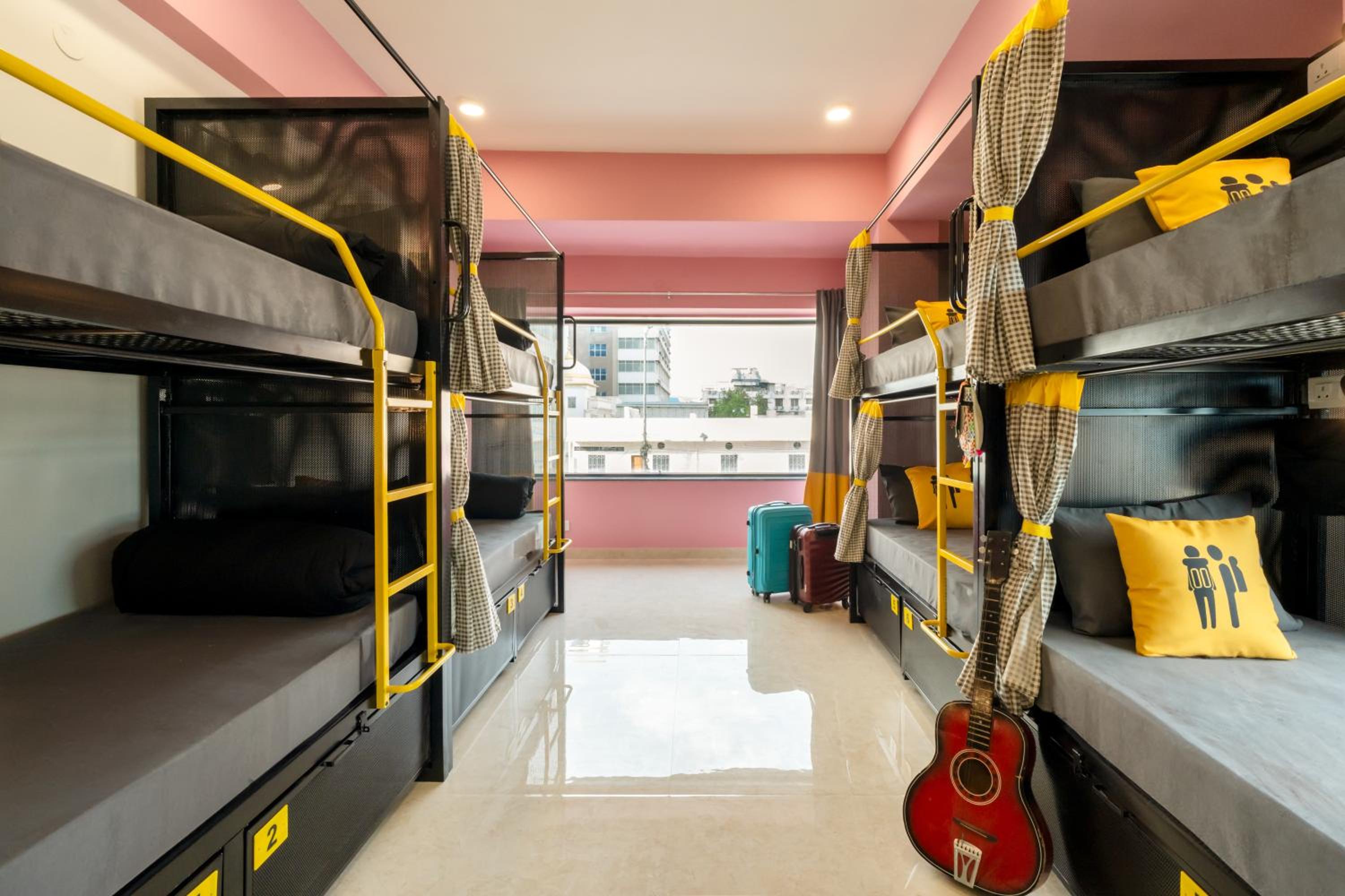 Bed in 8 Bed Mixed Dormitory with Fort View