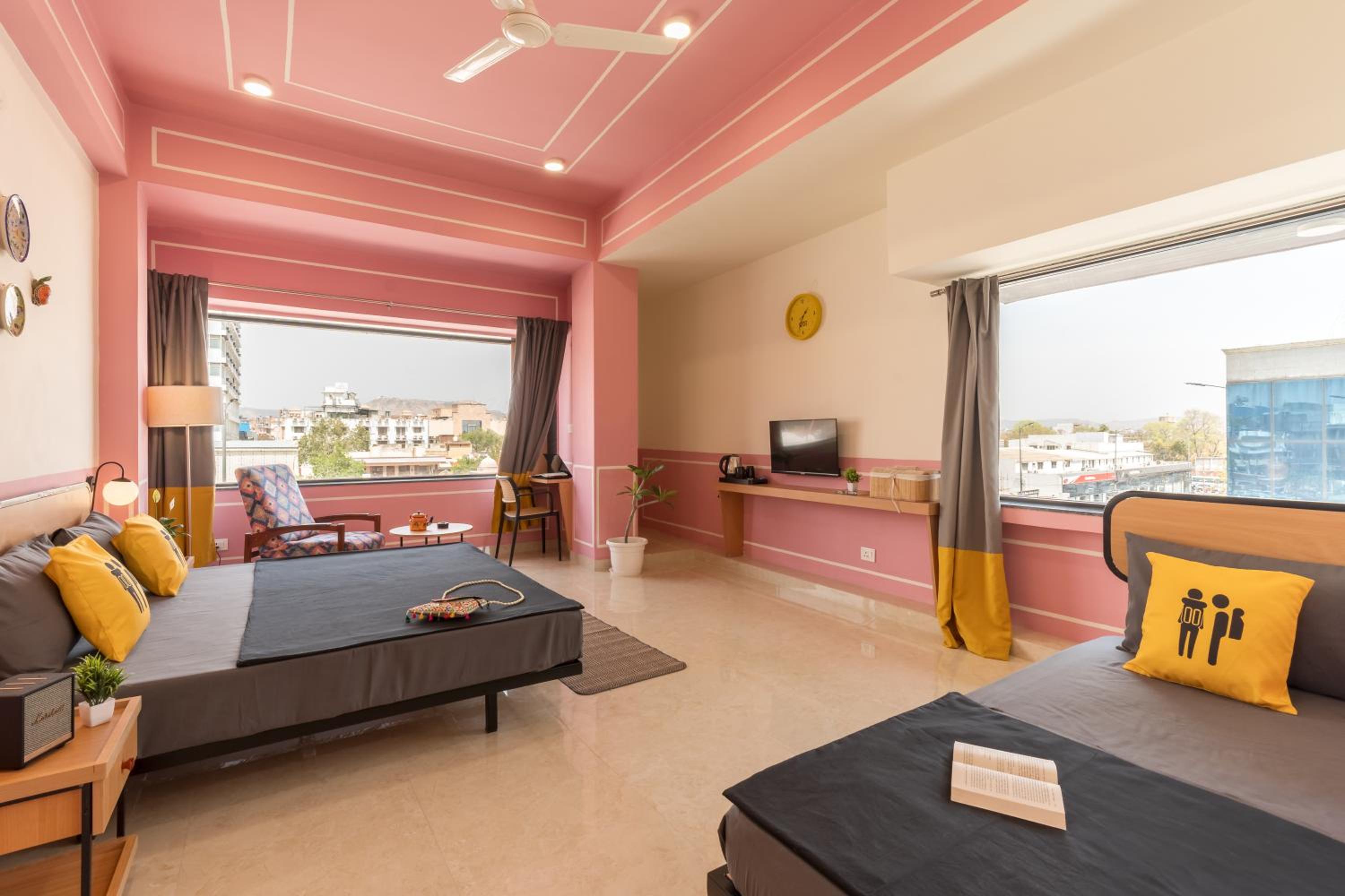  Deluxe Triple Room with City View - Photo 4