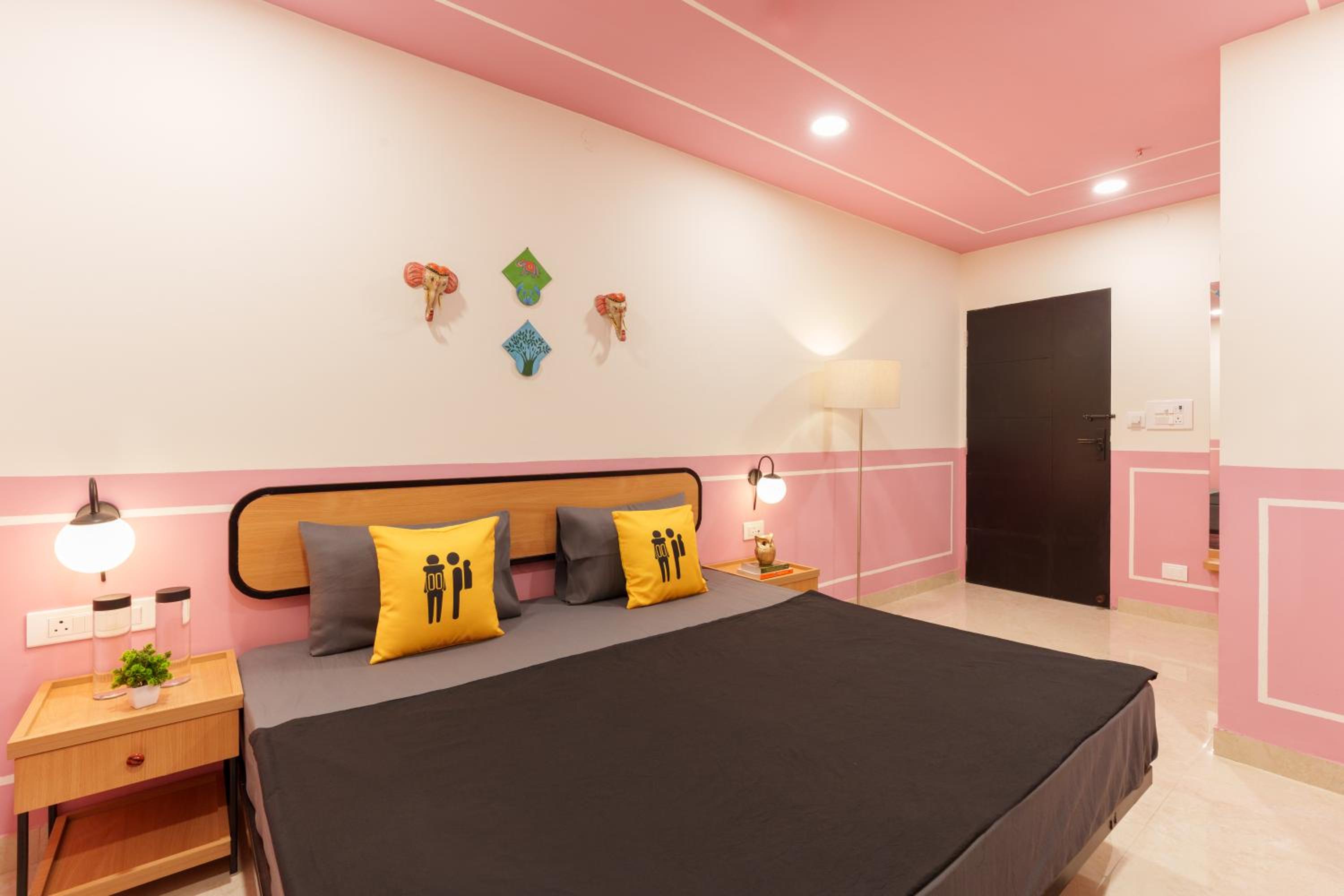 Deluxe Double Room with City View - Photo 1