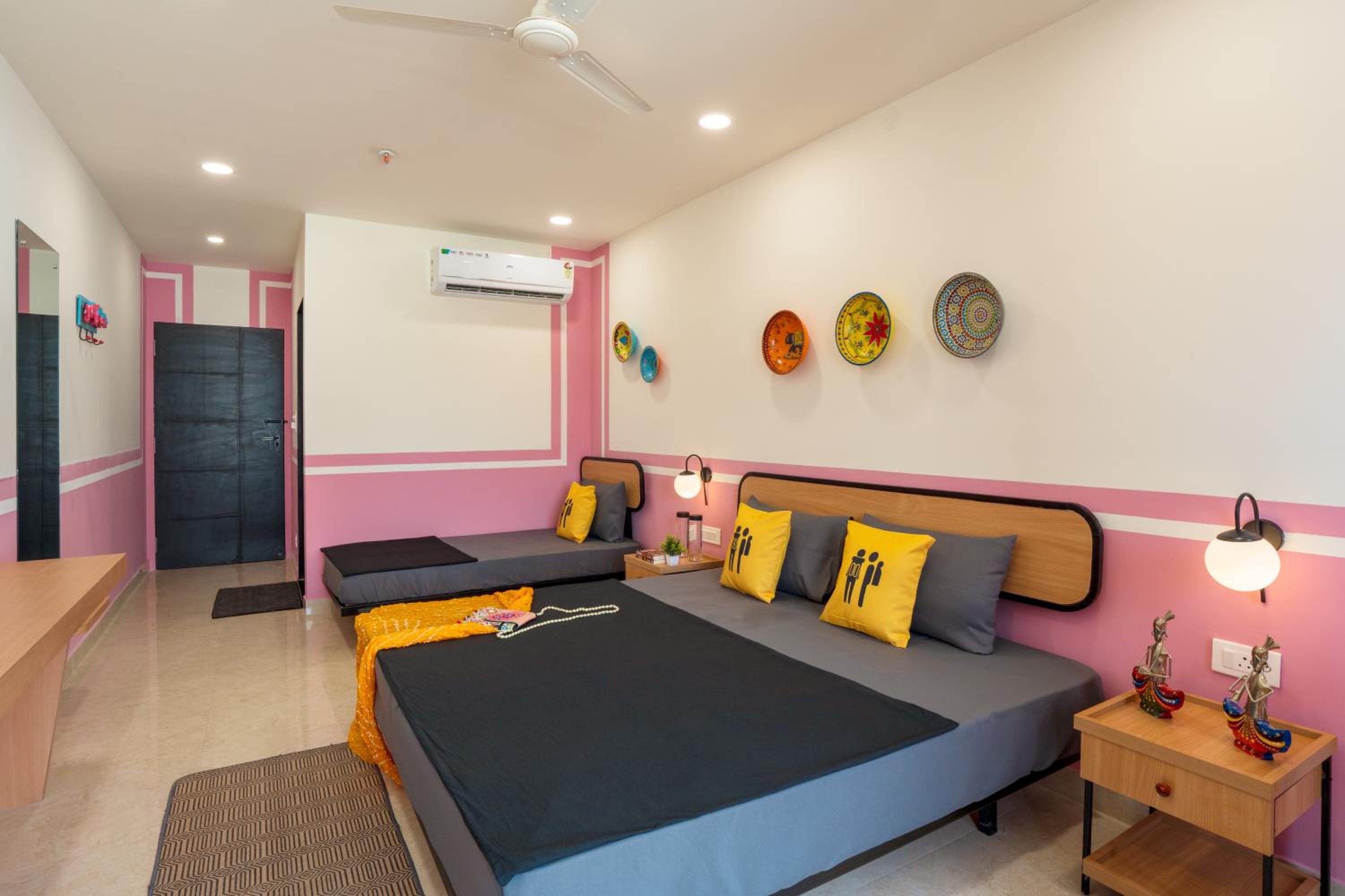  Deluxe Triple Room with City View - Photo 7