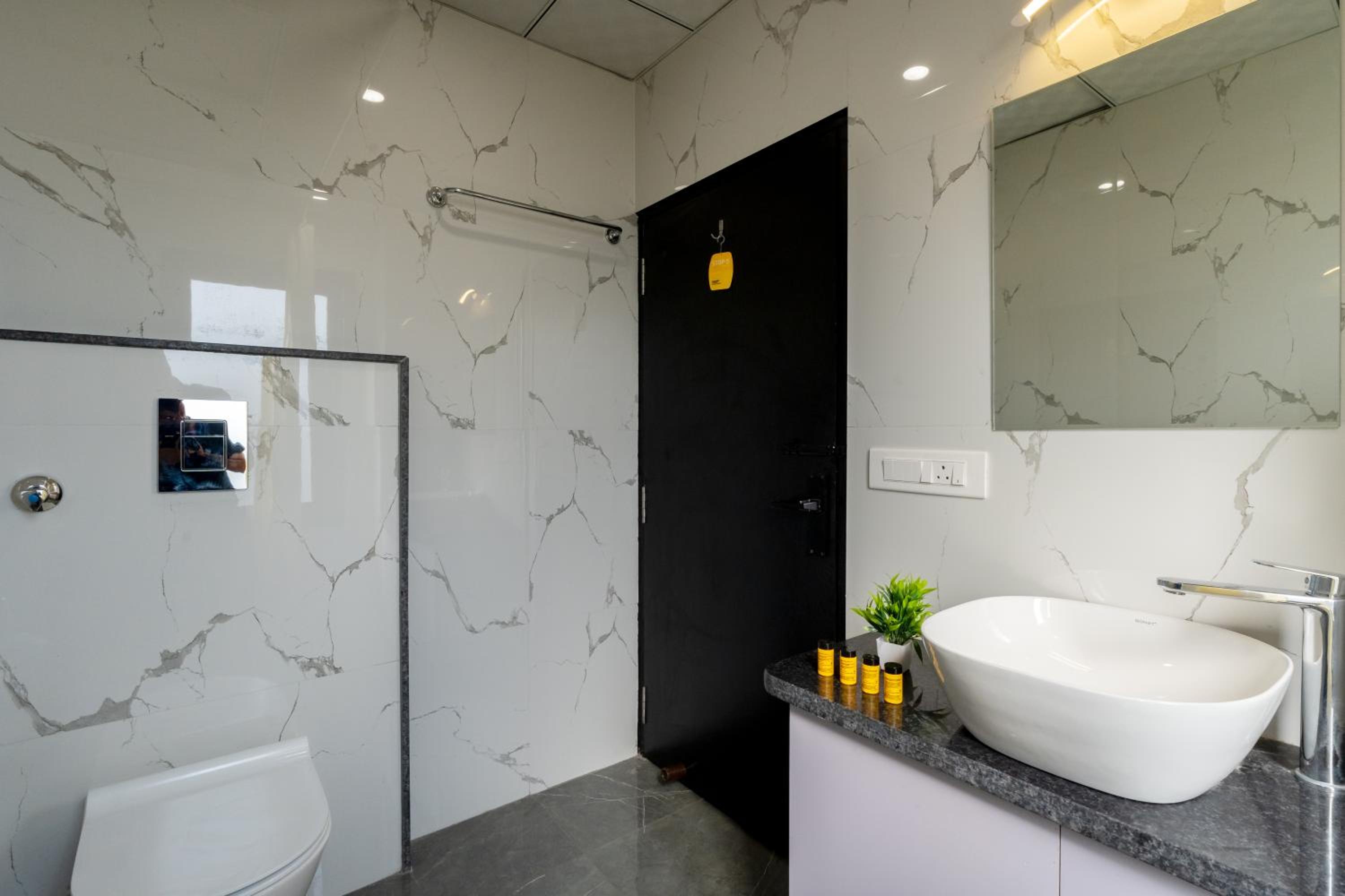 Superior Double Room with City View - Photo 2