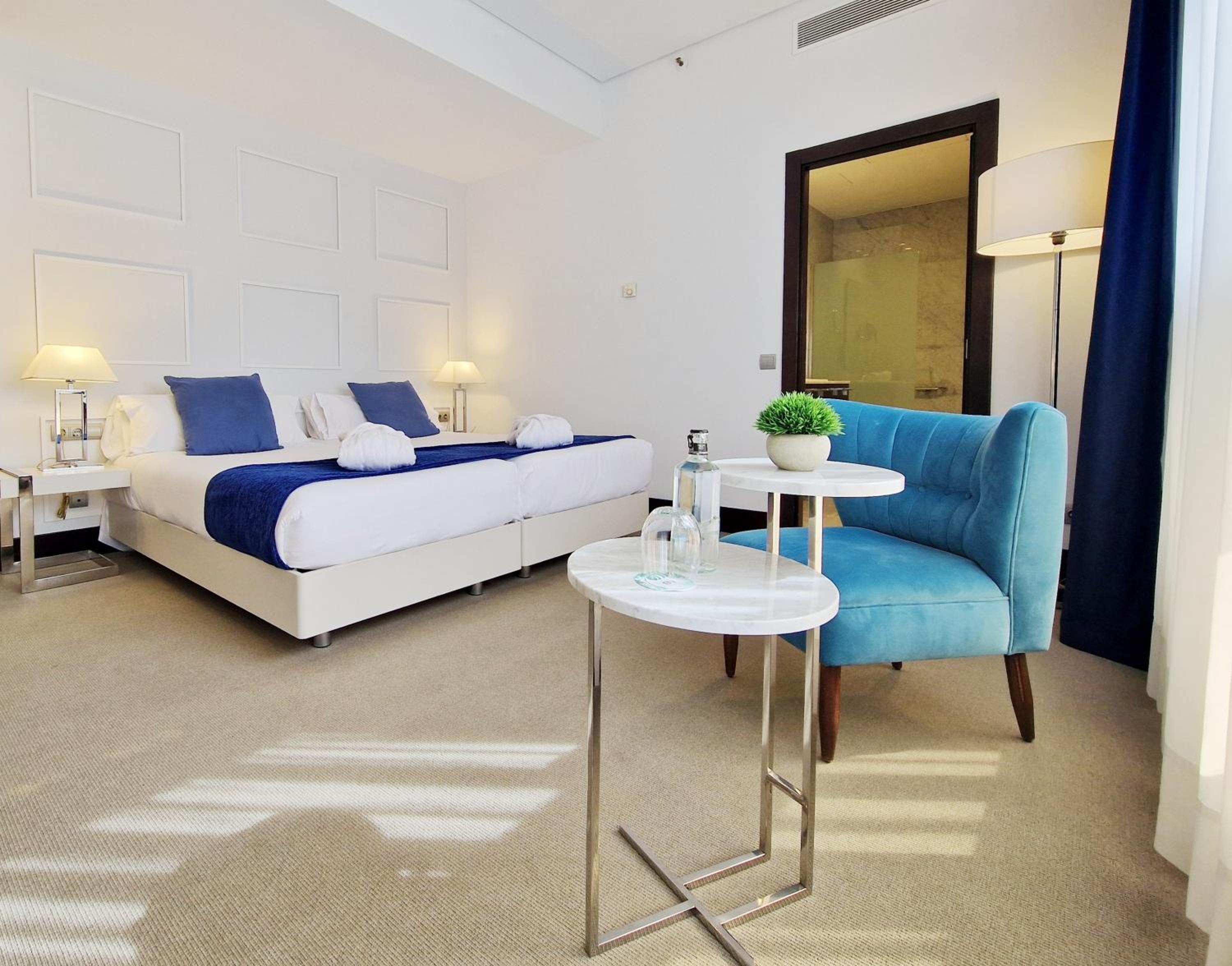 Executive Double Room (1 Adult) - Photo 1