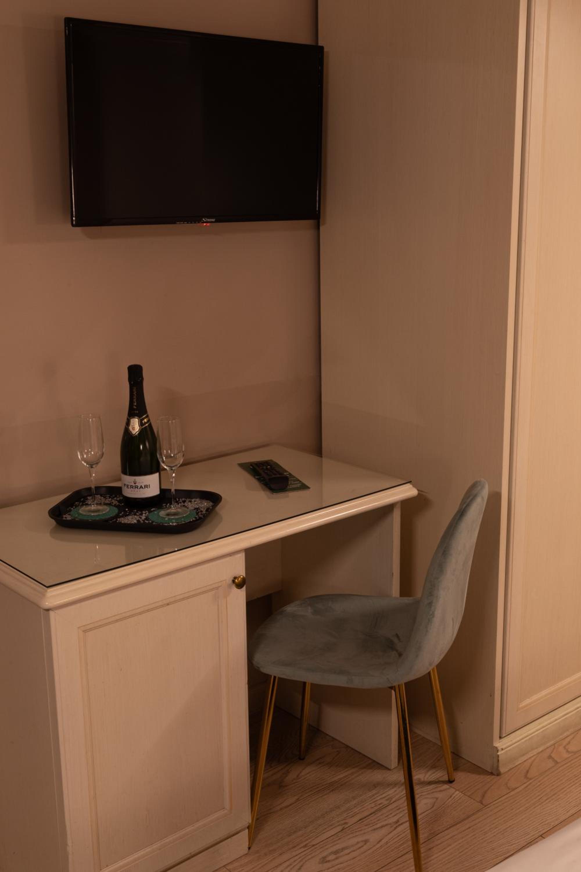 Single Room photo 2