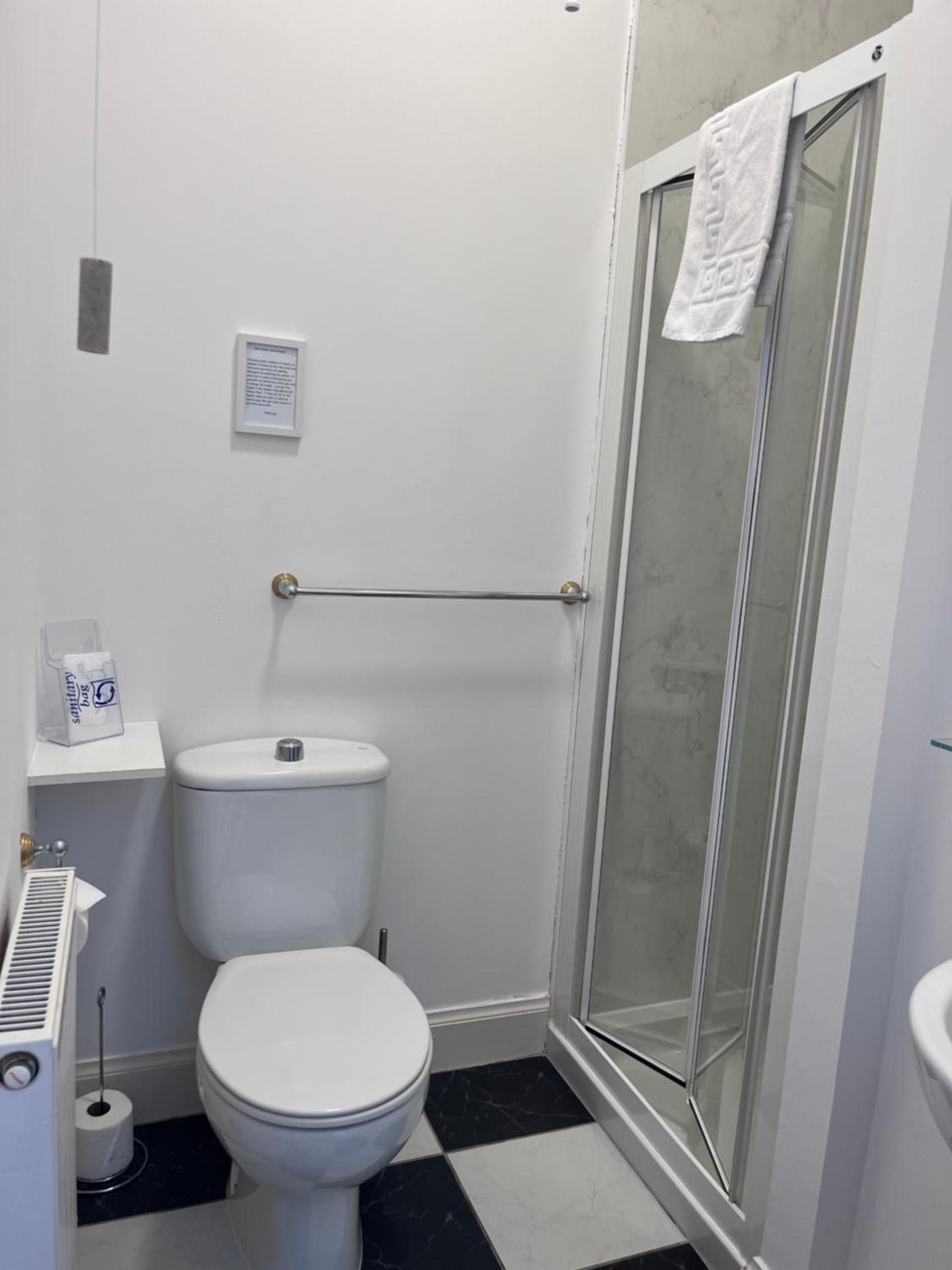 Single Room with Bathroom photo 3