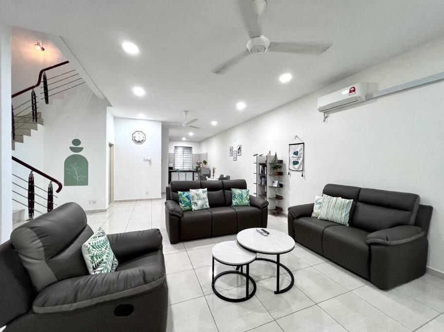 Four-Bedroom House photo 1