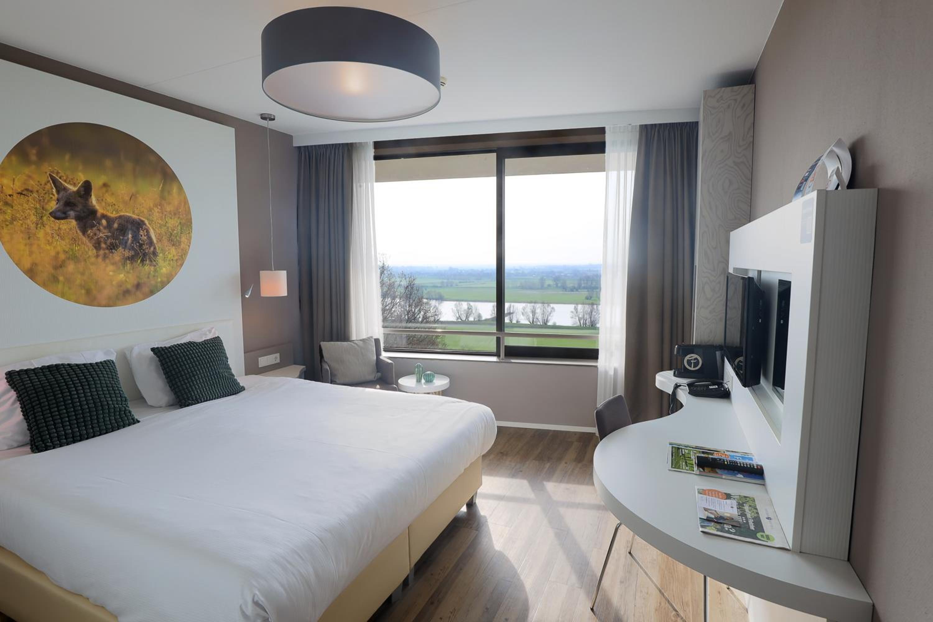 Deluxe Double Room with Bath and View