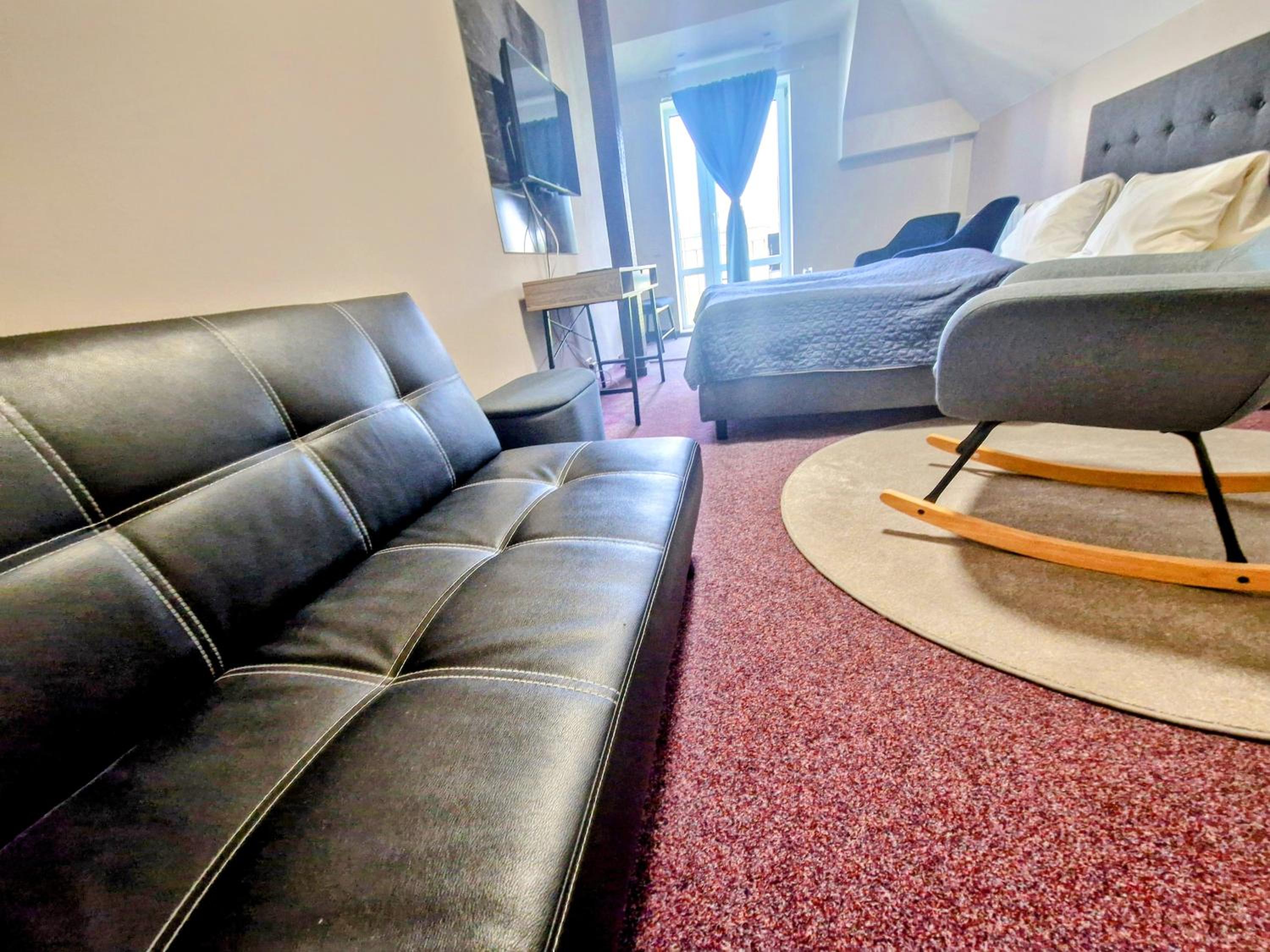 Comfort Double Room with Bath and Park View - Photo 3