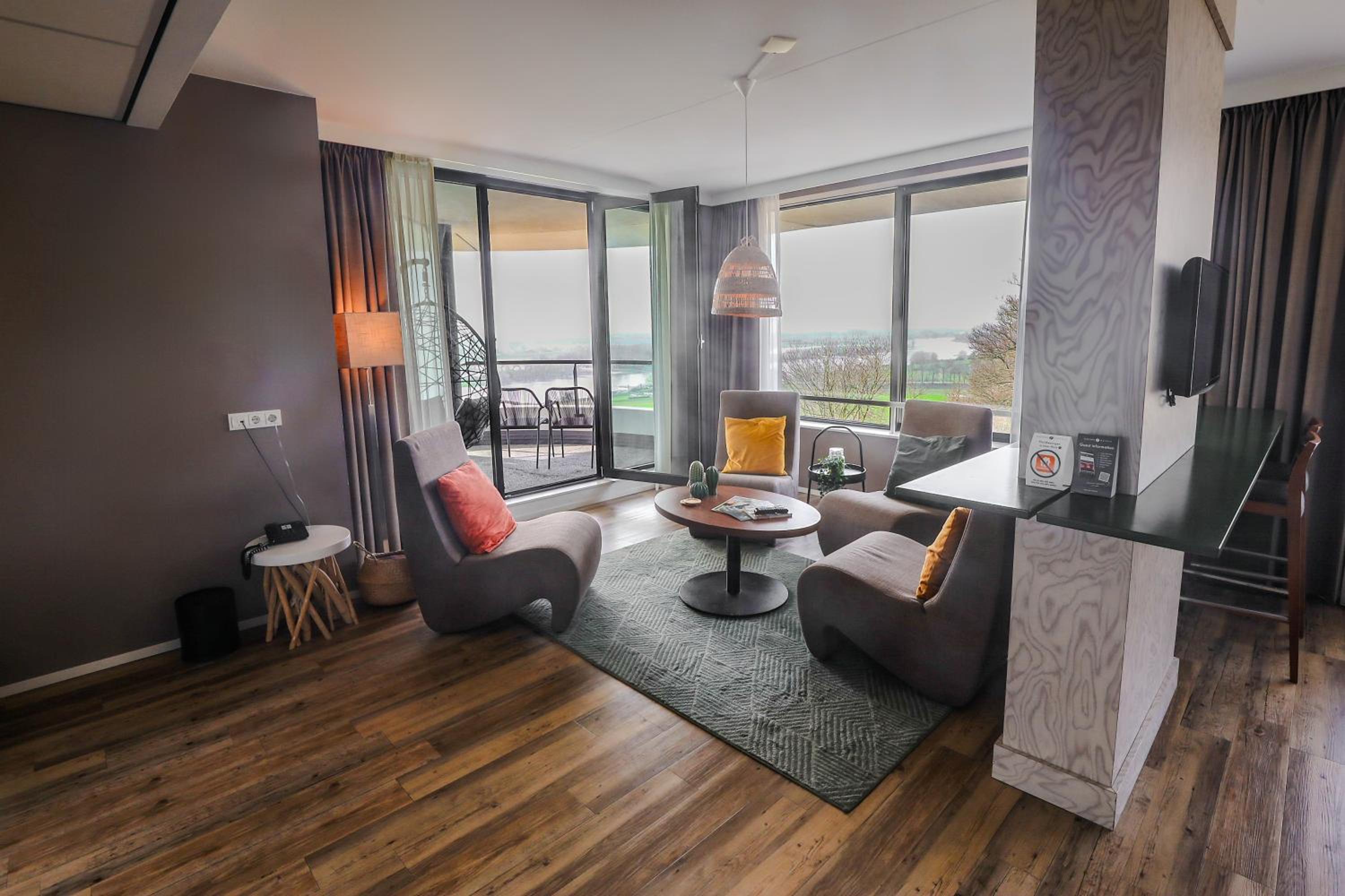 Deluxe Suite with Jacuzzi