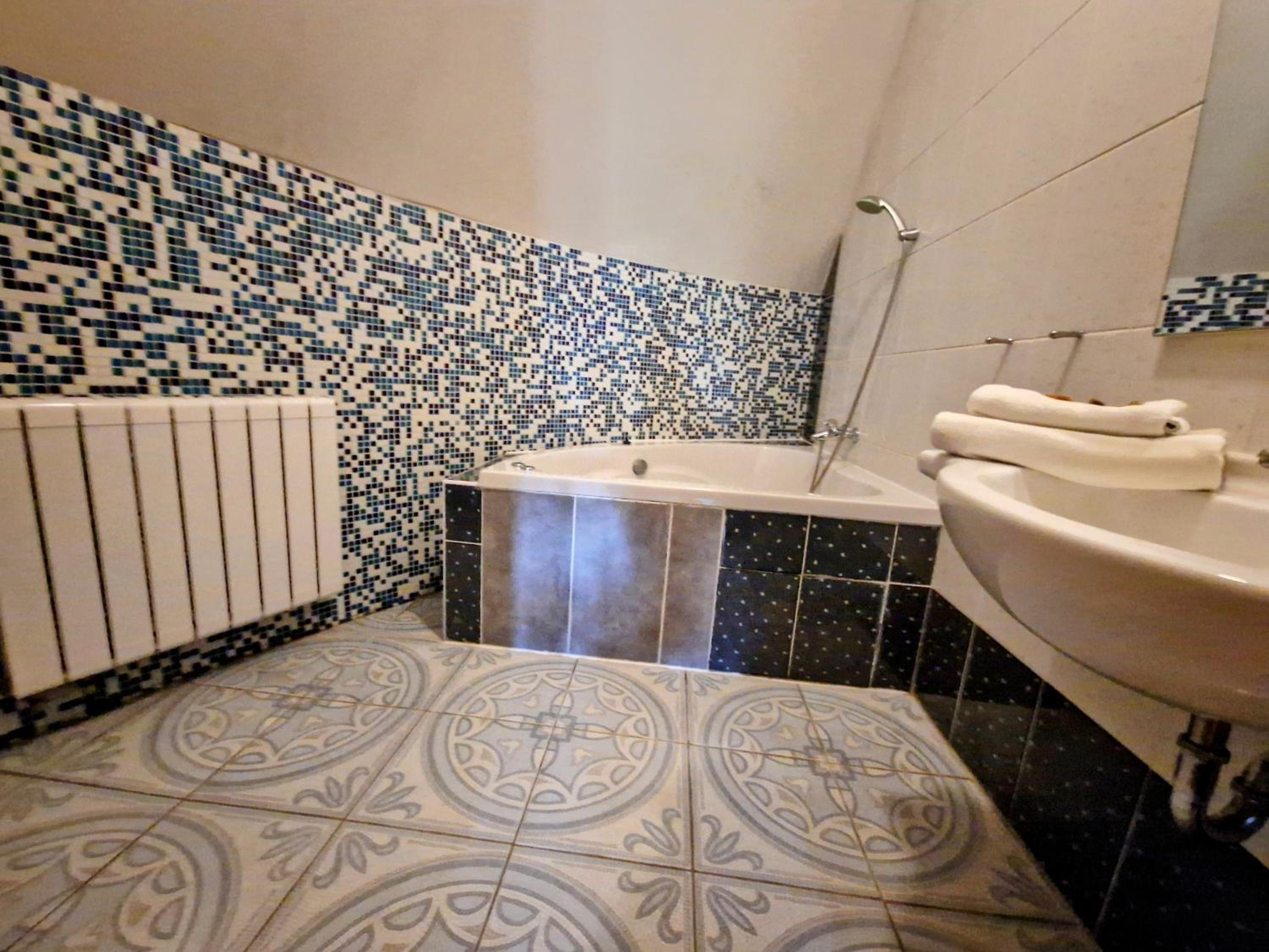 Comfort Double Room with Bath and Park View - Photo 5