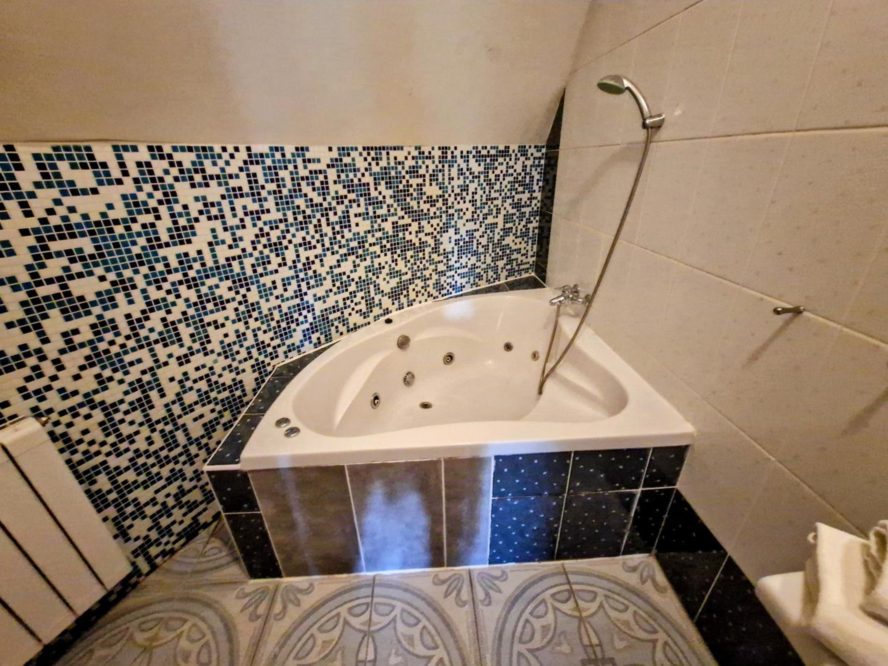 Comfort Double Room with Bath and Park View - Photo 6