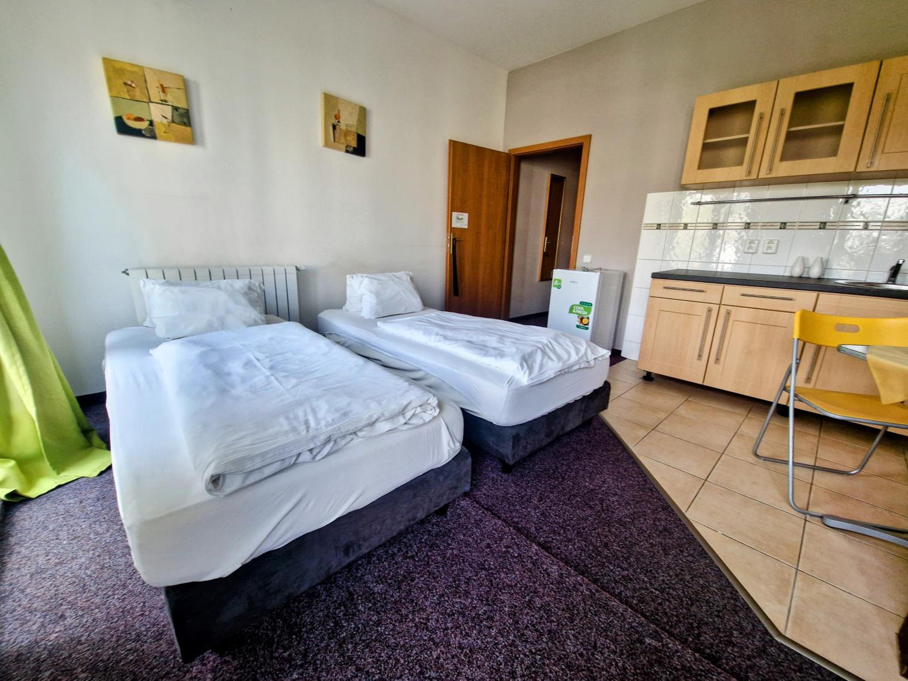 Double or Twin Room with Balcony - Photo 16