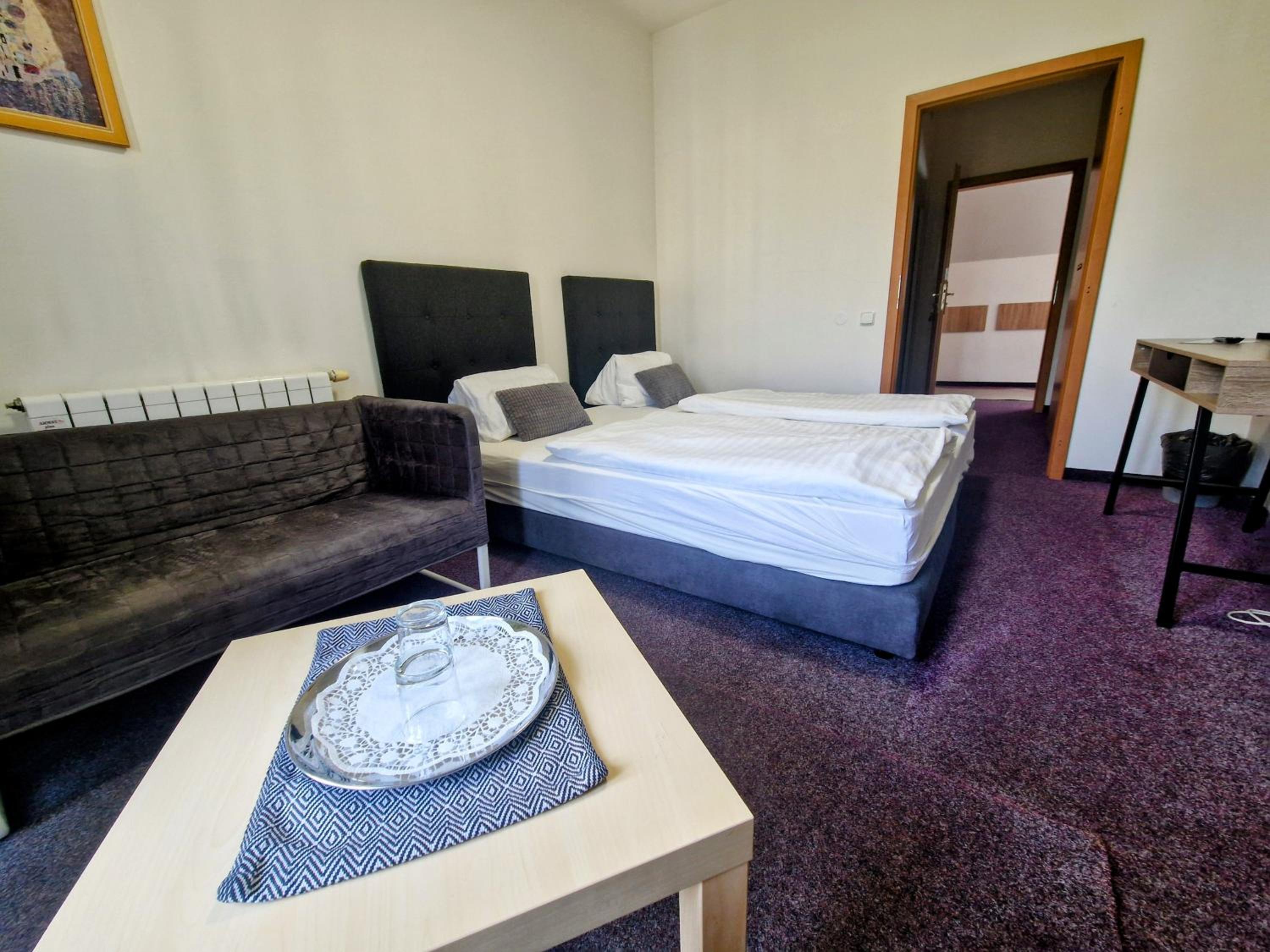 Double or Twin Room with Balcony - Photo 15