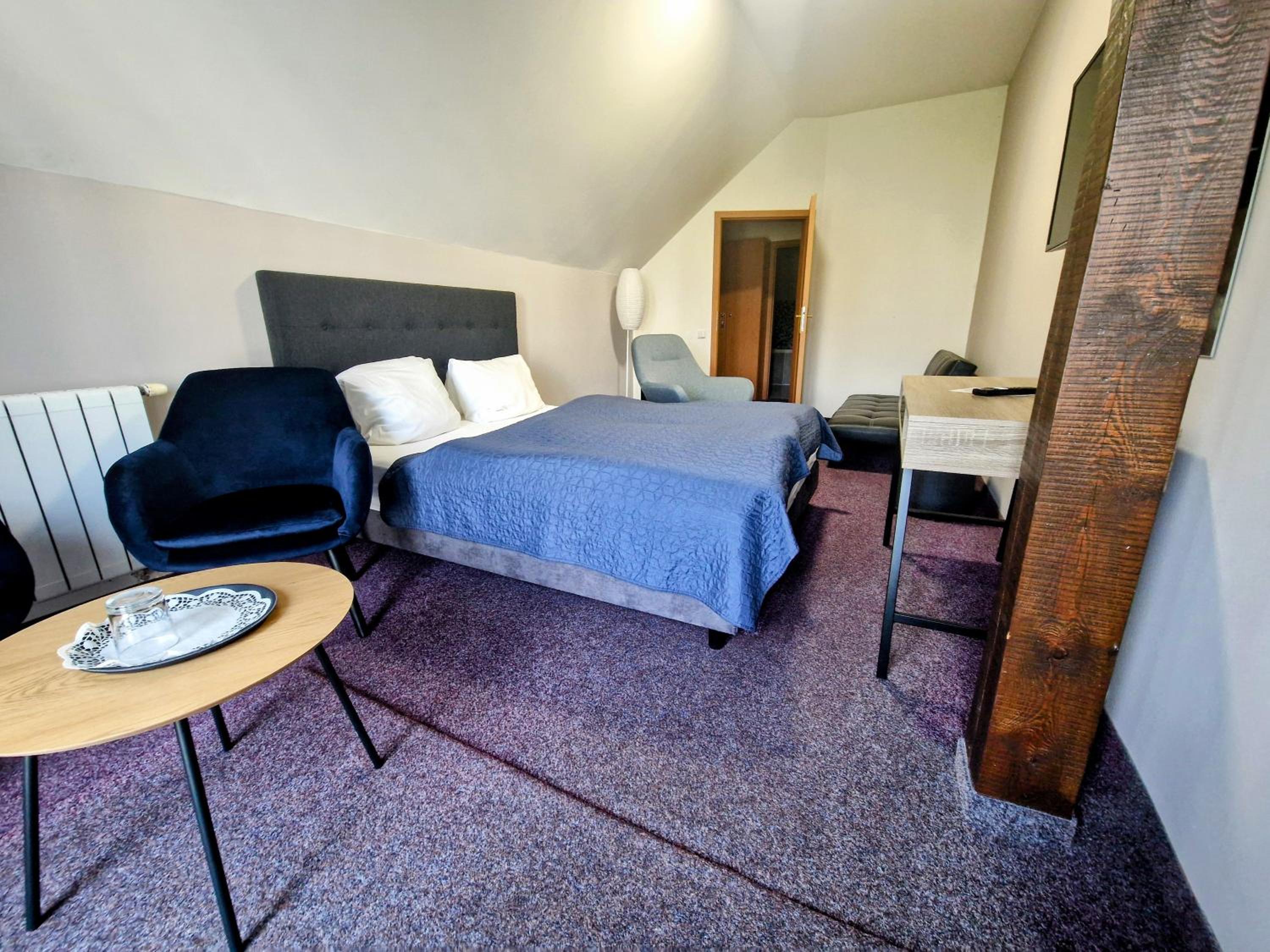 Comfort Double Room with Bath and Park View - Photo 7