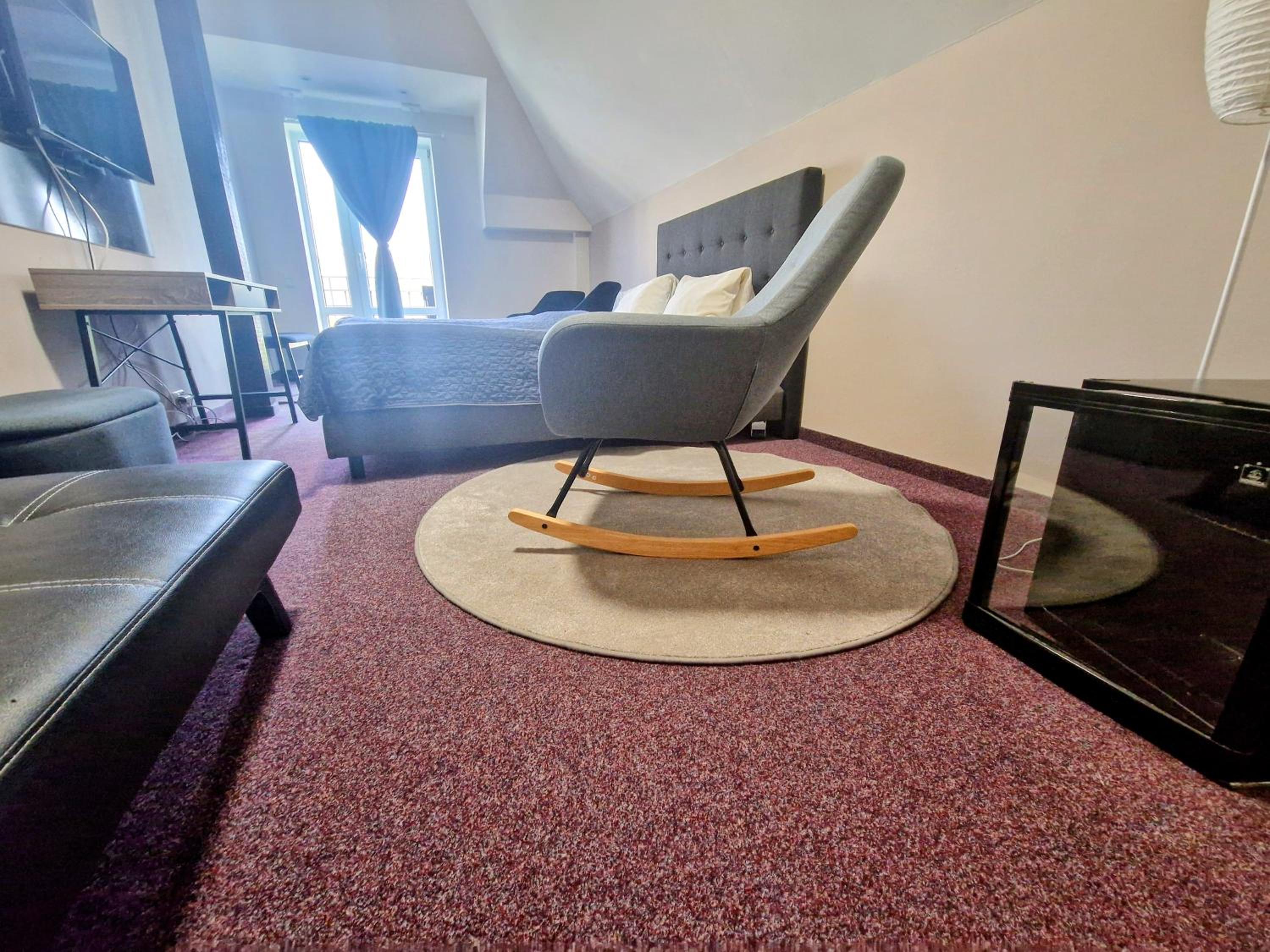 Comfort Double Room with Bath and Park View - Photo 8