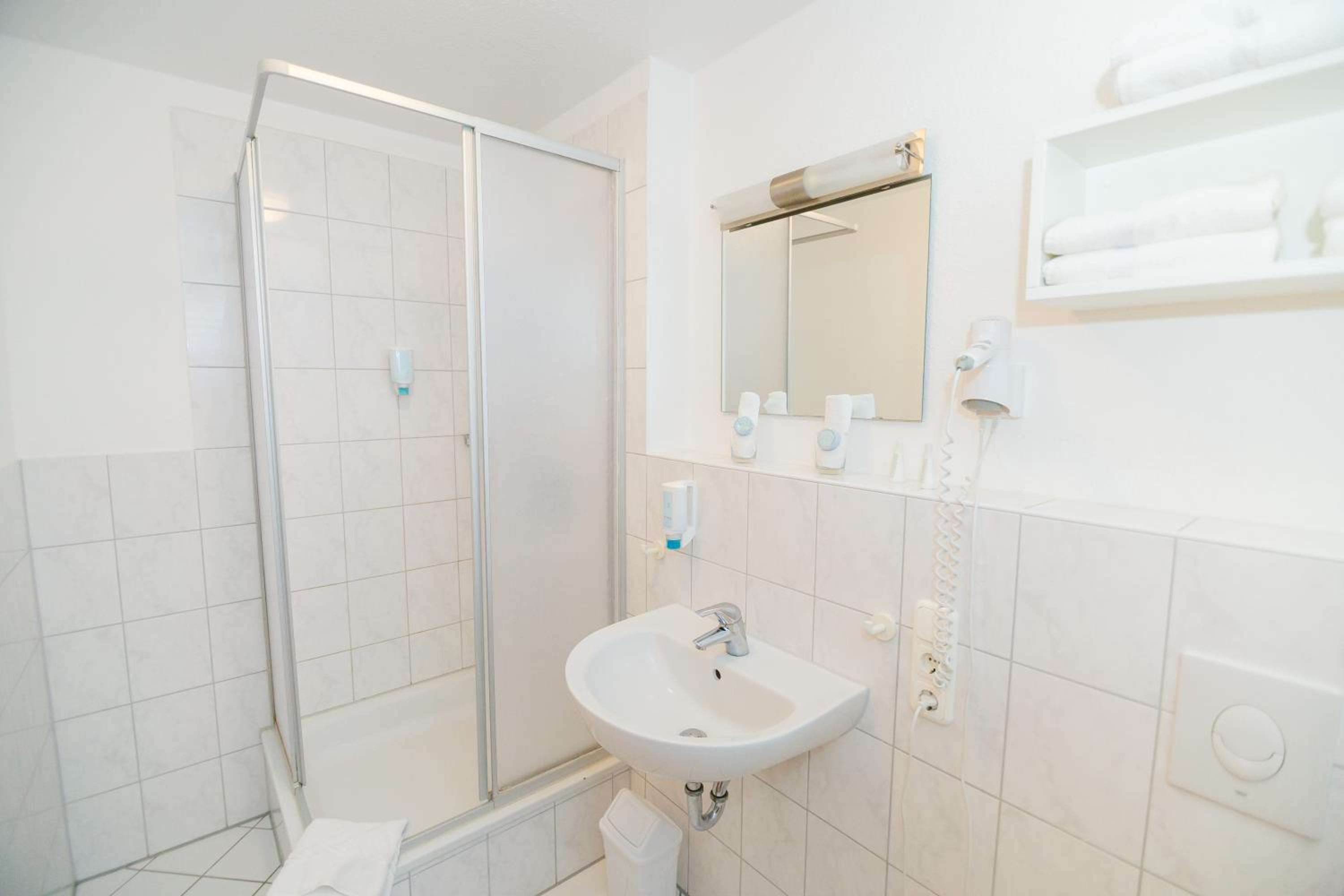 Comfort Triple Room with Shower photo 3