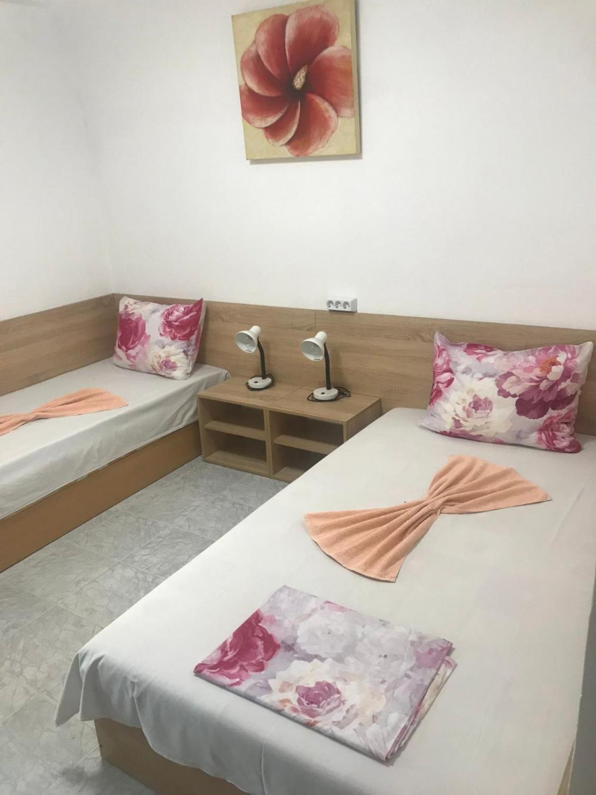 Deluxe Double Room (2 Adults + 1 Child) photo 1