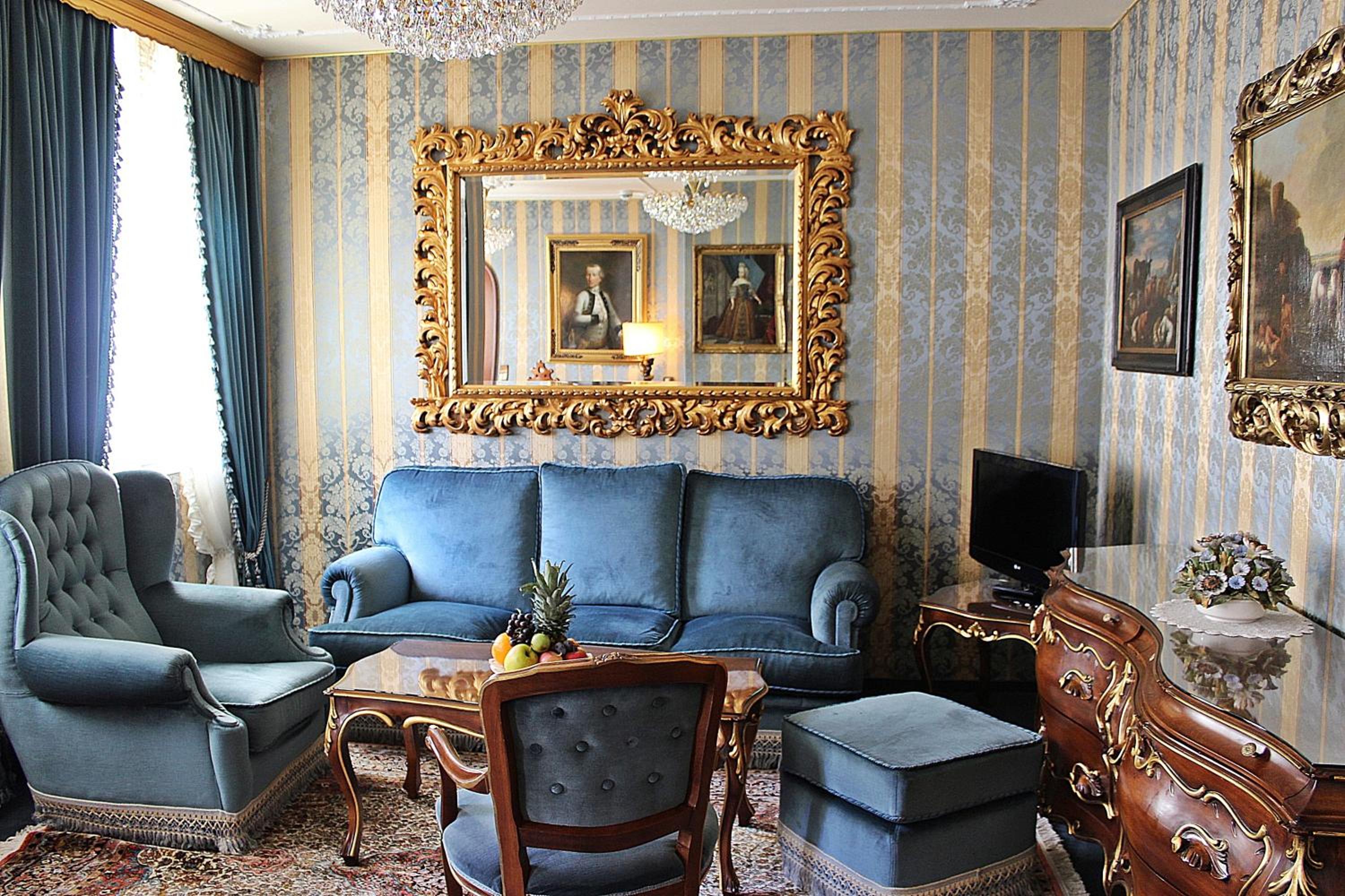 Suite - Photo 9