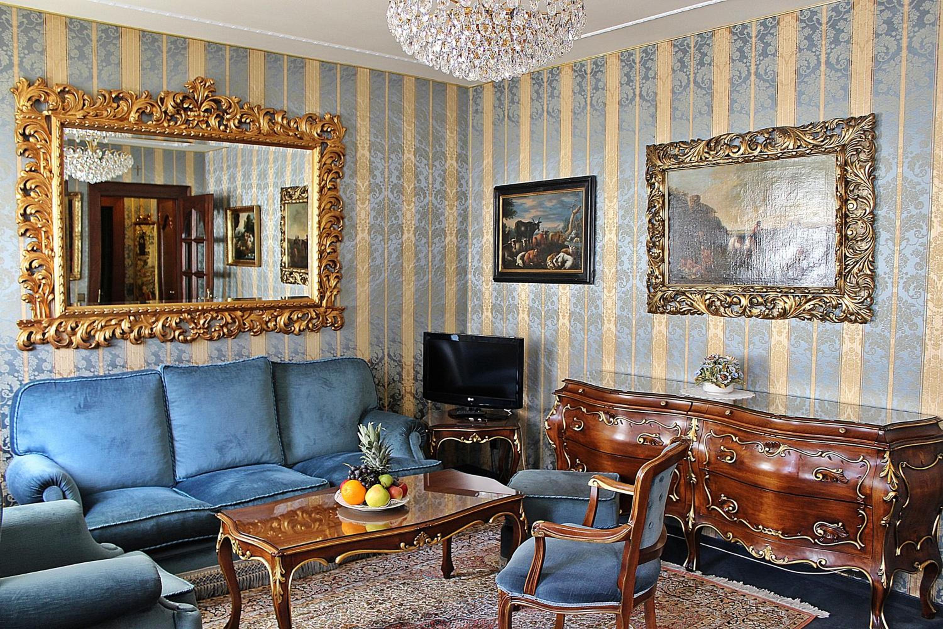 Suite - Photo 15