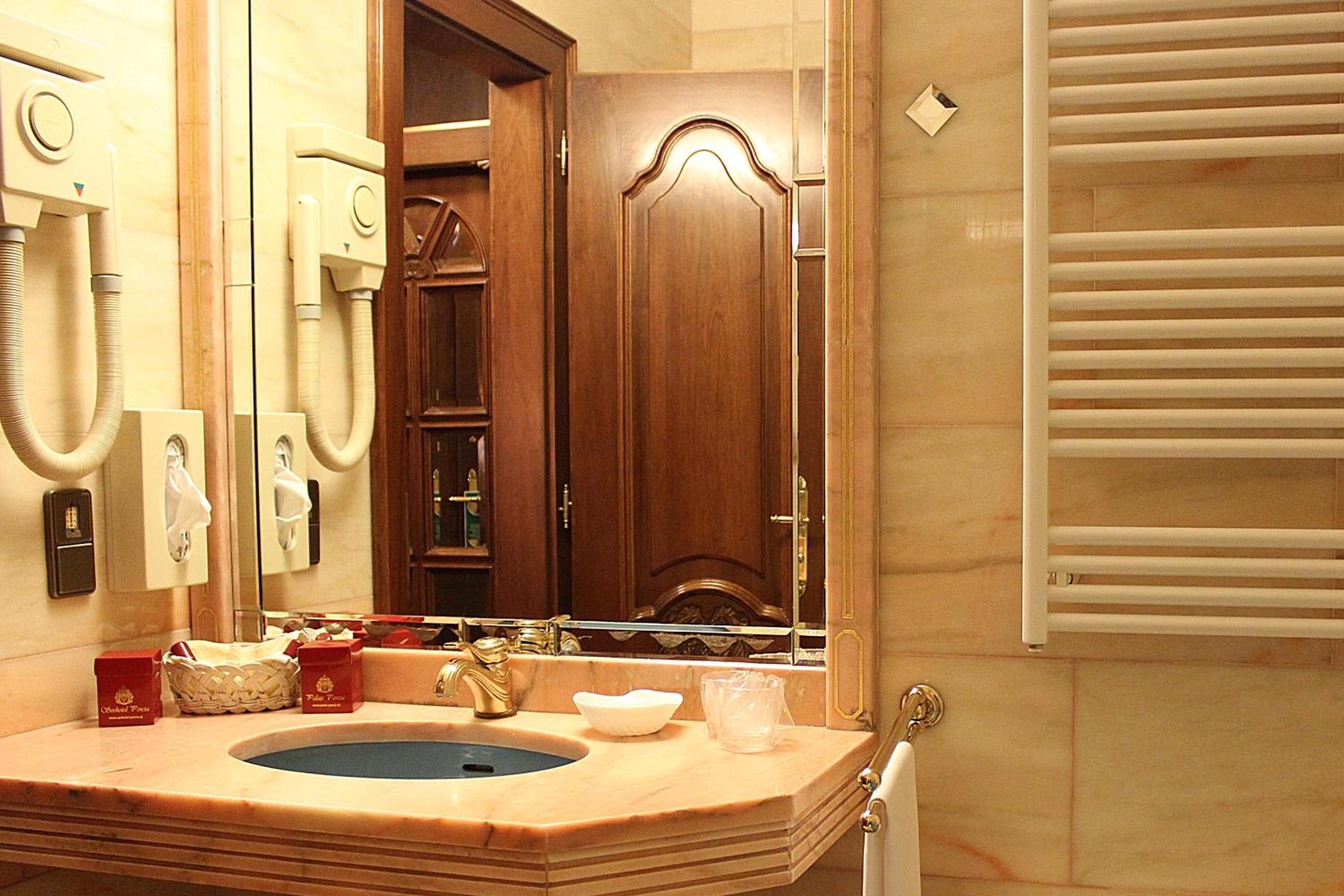 Business Double Room - Photo 6