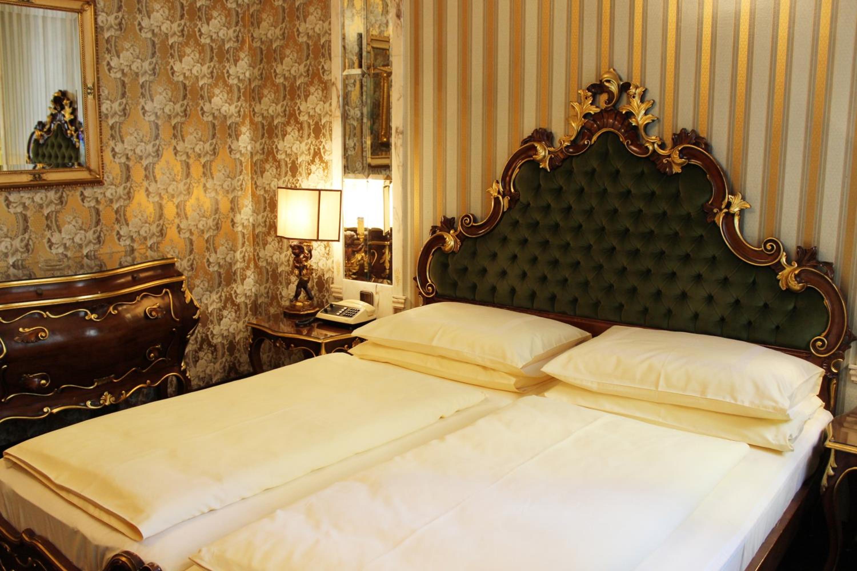 Business Double Room - Photo 1