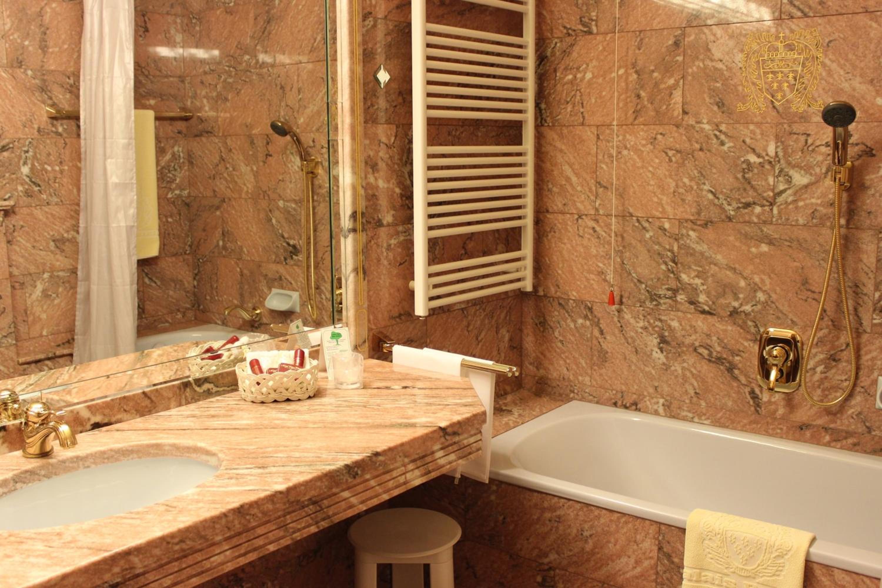 Business Double Room - Photo 8
