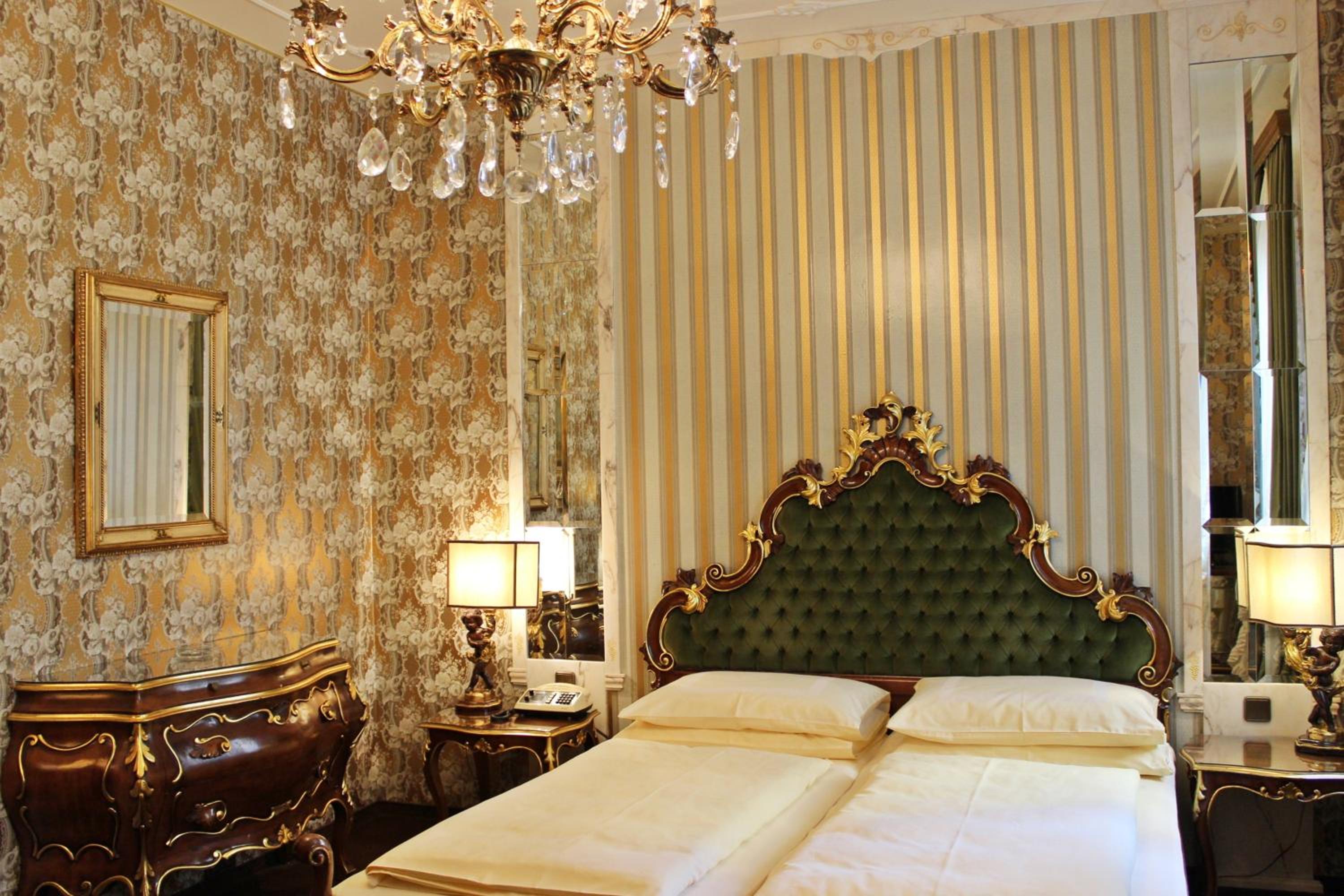 Business Double Room - Photo 7