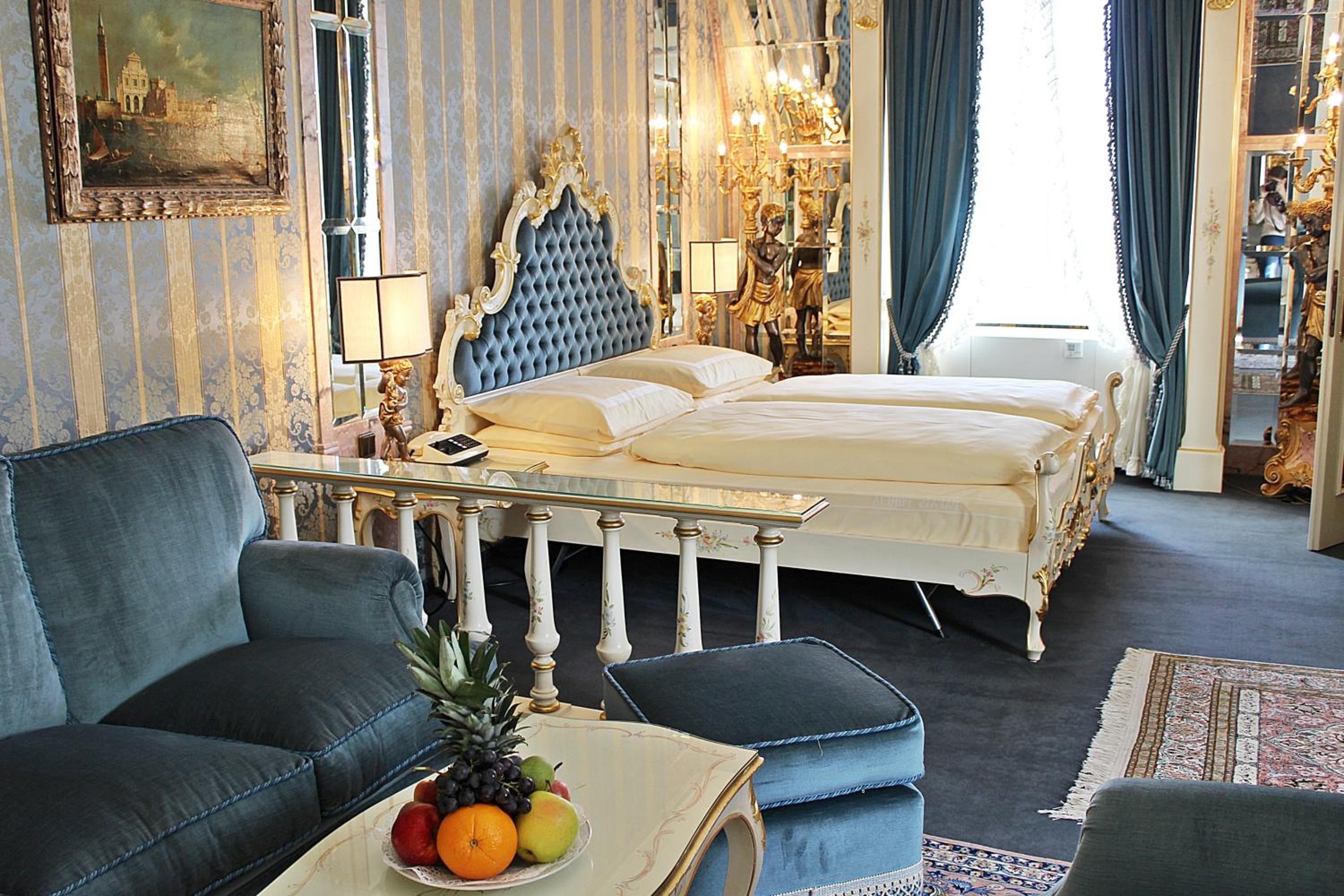 Suite - Photo 18