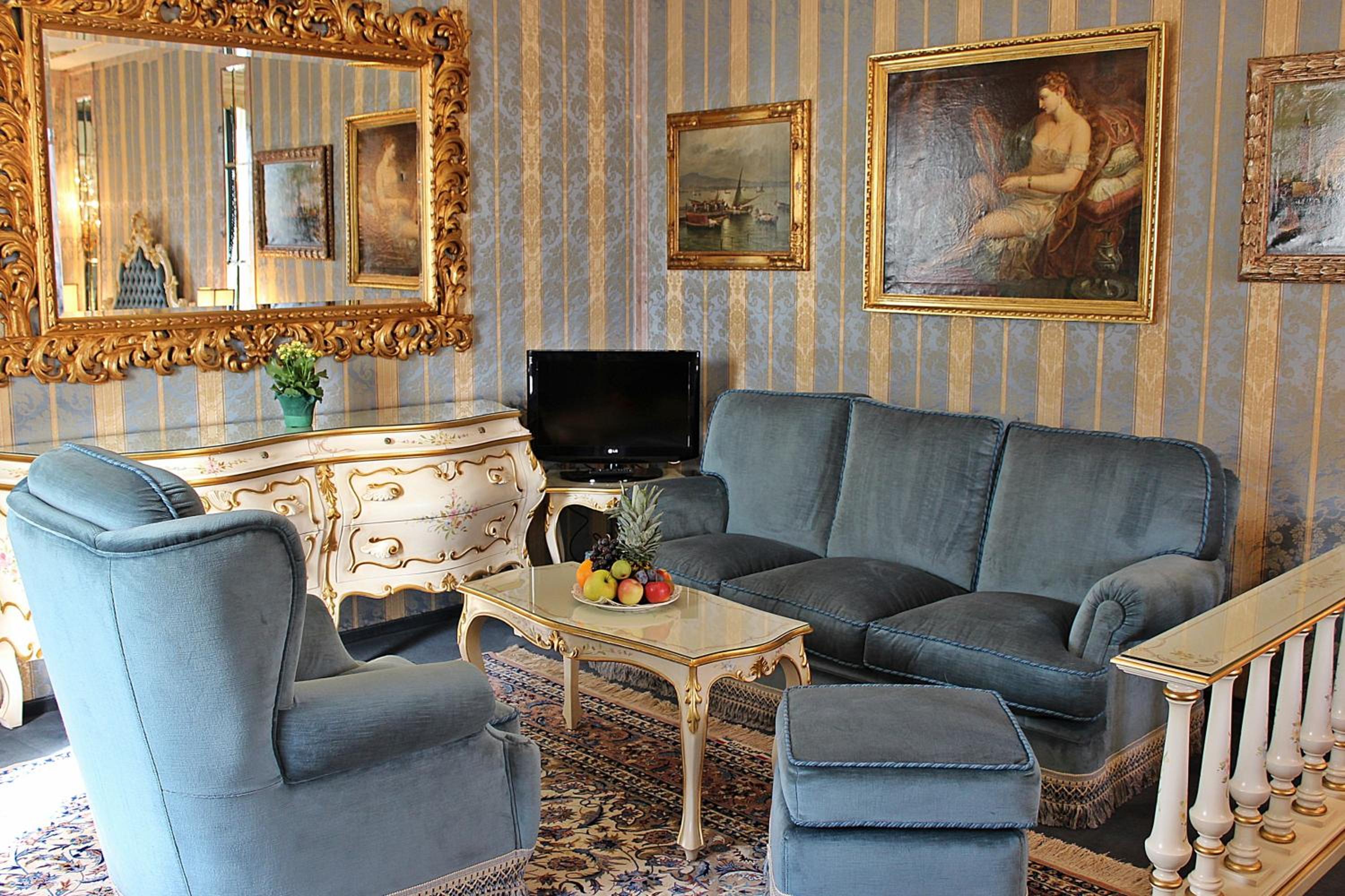 Suite - Photo 2