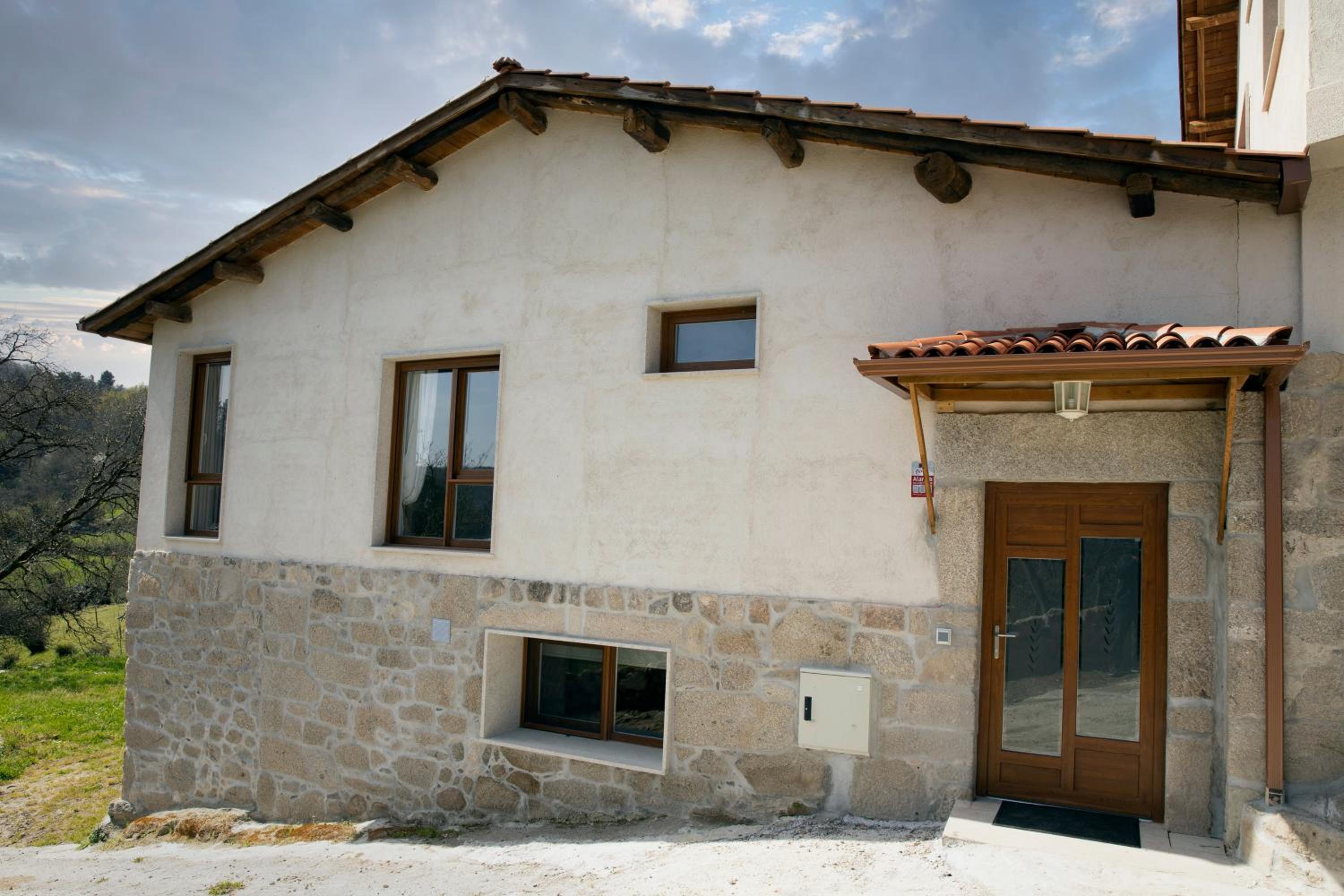 Three-Bedroom House photo 3