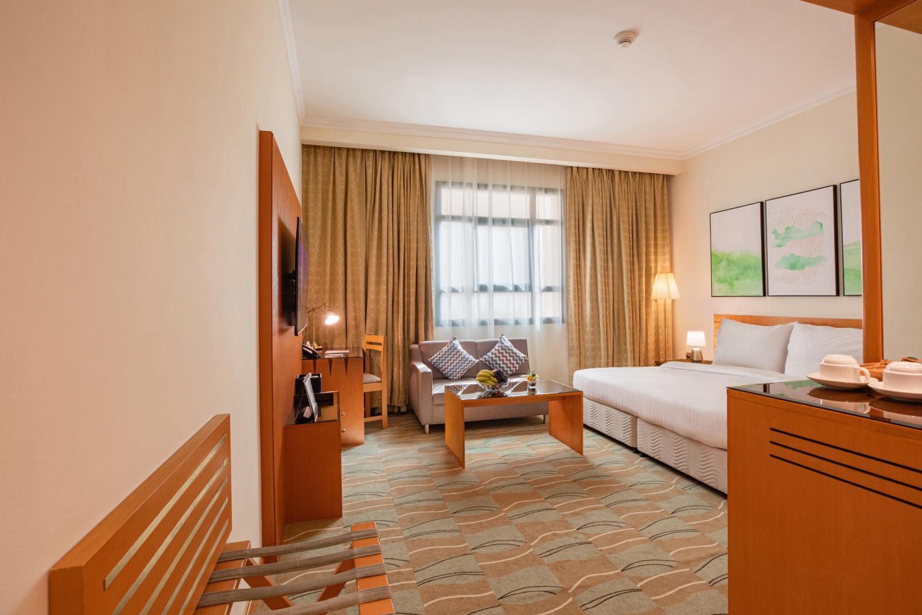 Deluxe King Room - Photo 4