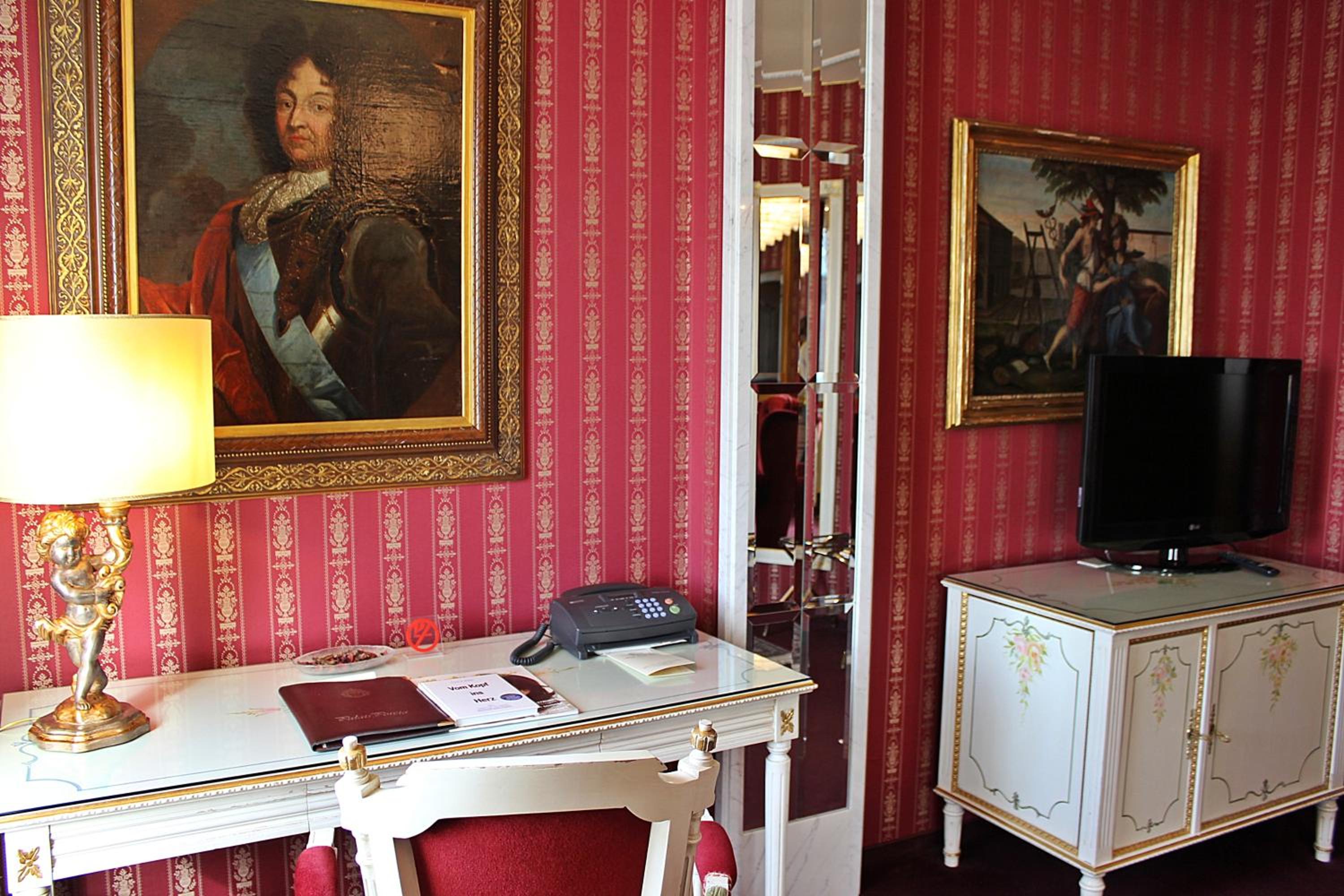 Suite - Photo 5