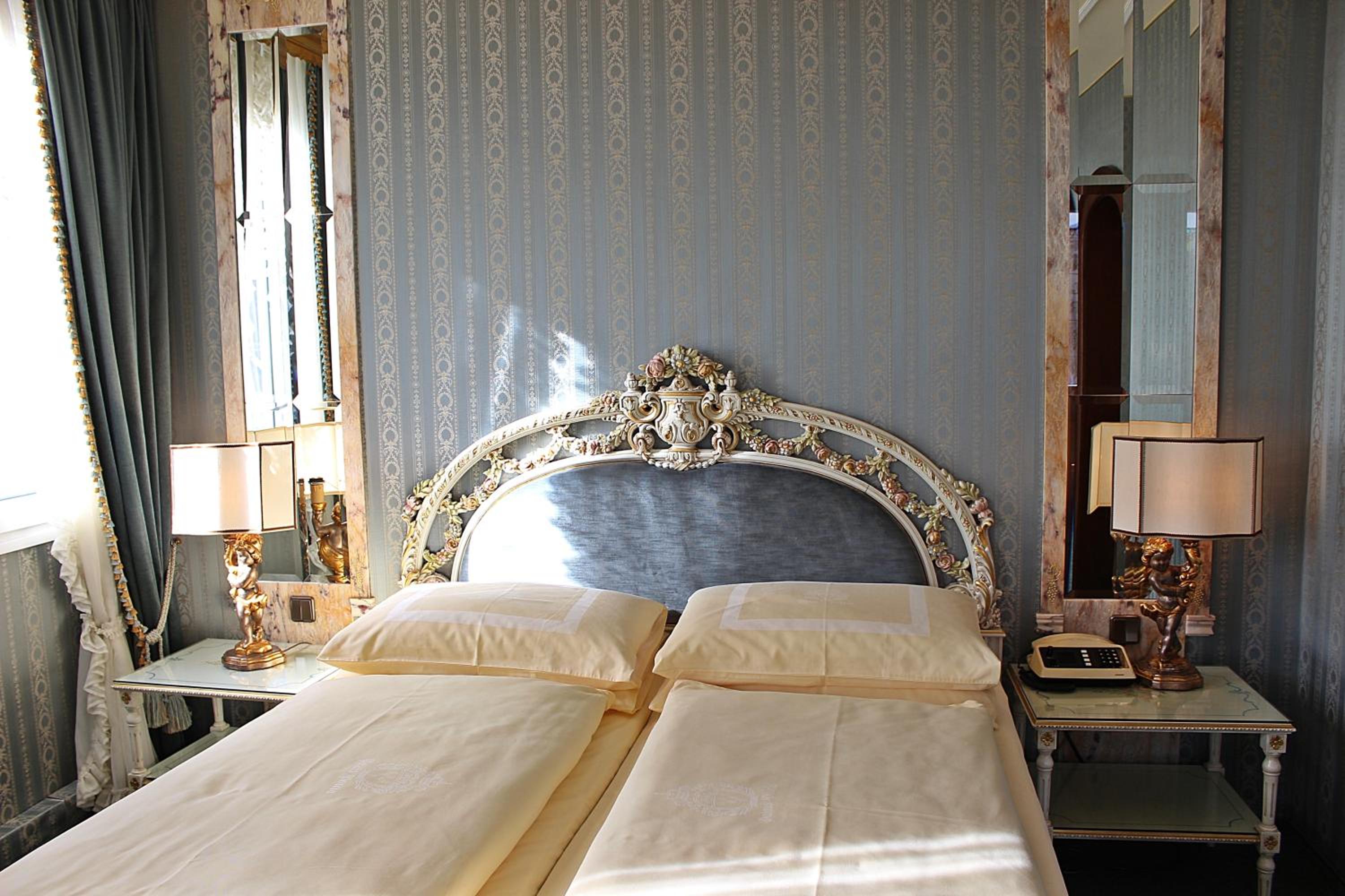 Suite - Photo 12